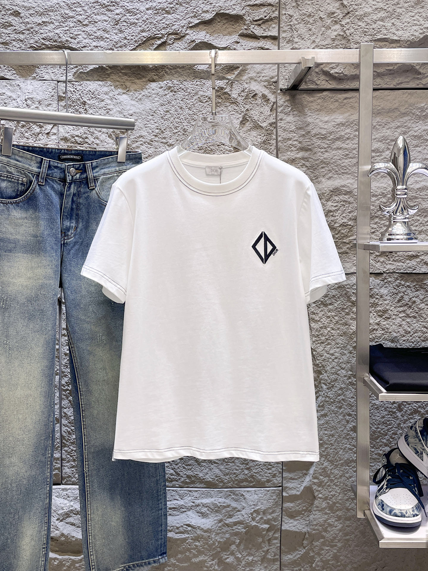迪奥Dior26春夏新品专柜首发最新款短袖圆领T恤 高端订制 设计前卫时尚！品牌logo重工艺设计，高端