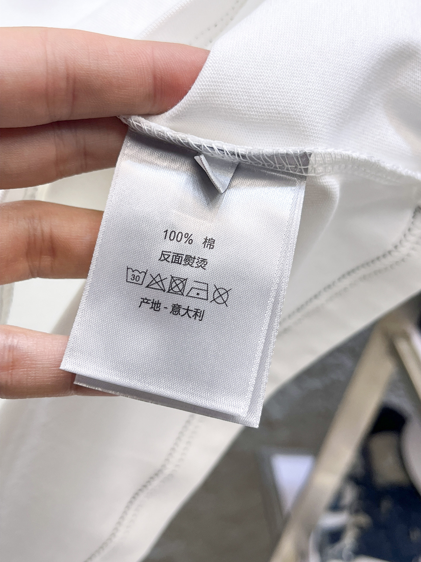 迪奥Dior26春夏新品专柜首发最新款短袖圆领T恤 高端订制 设计前卫时尚！品牌logo重工艺设计，高端