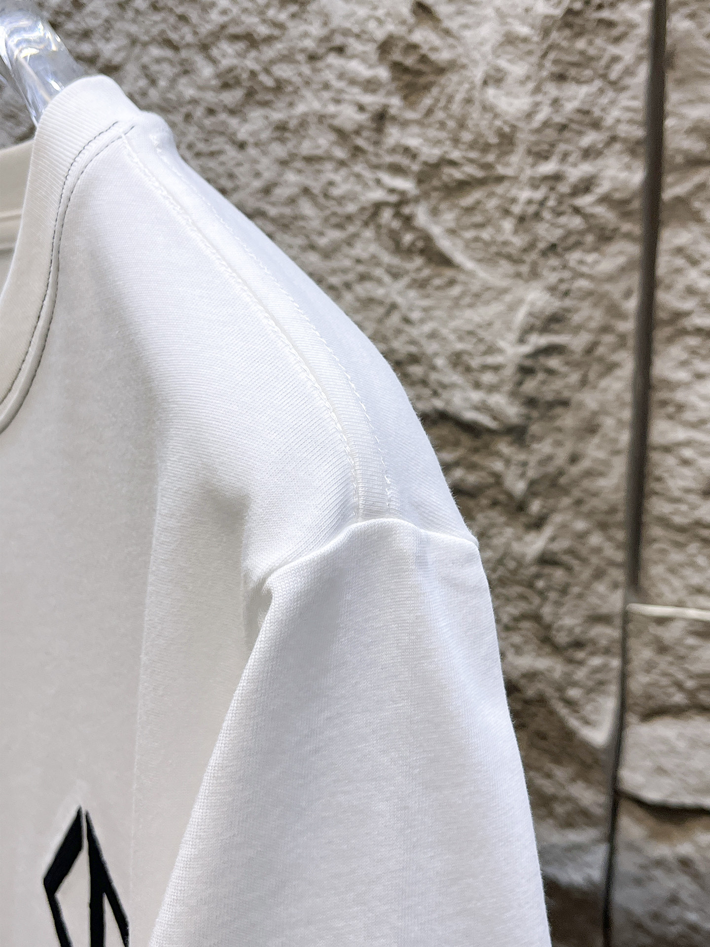 迪奥Dior26春夏新品专柜首发最新款短袖圆领T恤 高端订制 设计前卫时尚！品牌logo重工艺设计，高端