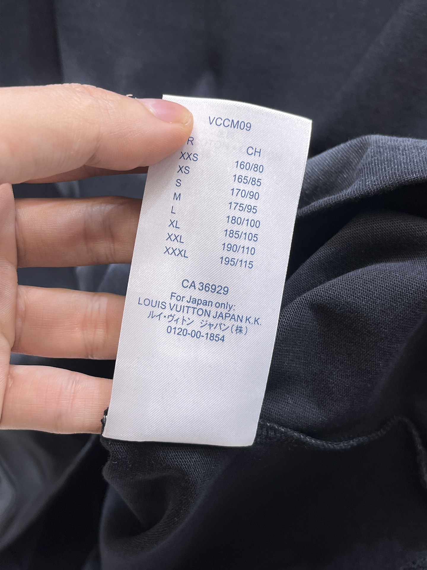 路易威登LV26春夏新品专柜首发最新款短袖圆领T恤 高端订制 设计前卫时尚！品牌logo手绘重工艺设计，