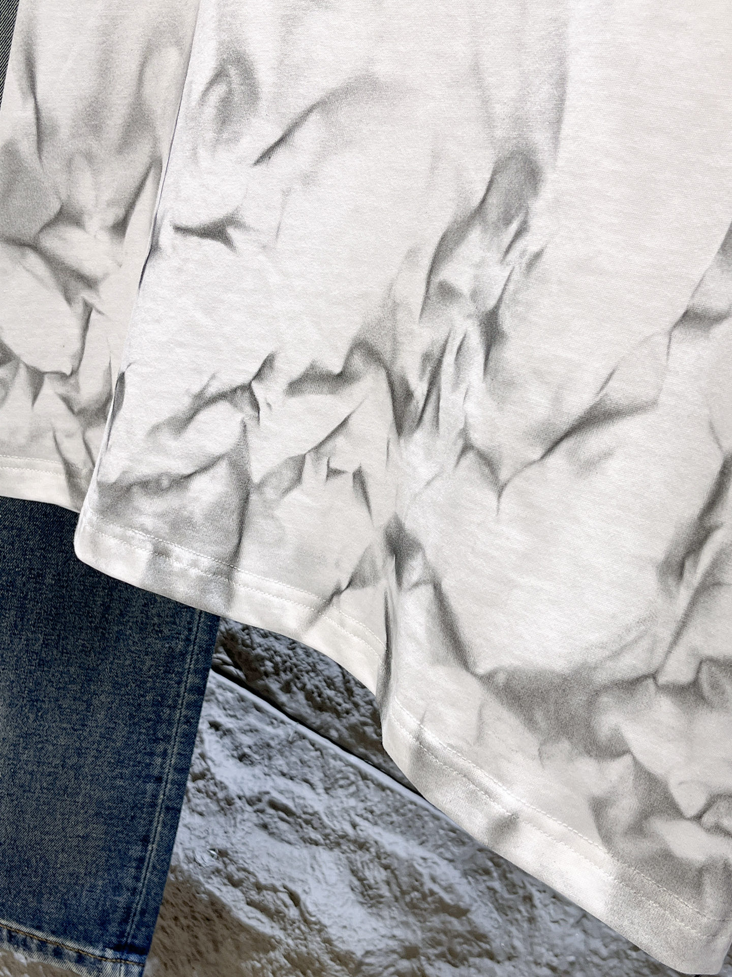 路易威登LV26春夏新品专柜首发最新款短袖圆领T恤 高端订制 设计前卫时尚！品牌logo手绘重工艺设计，