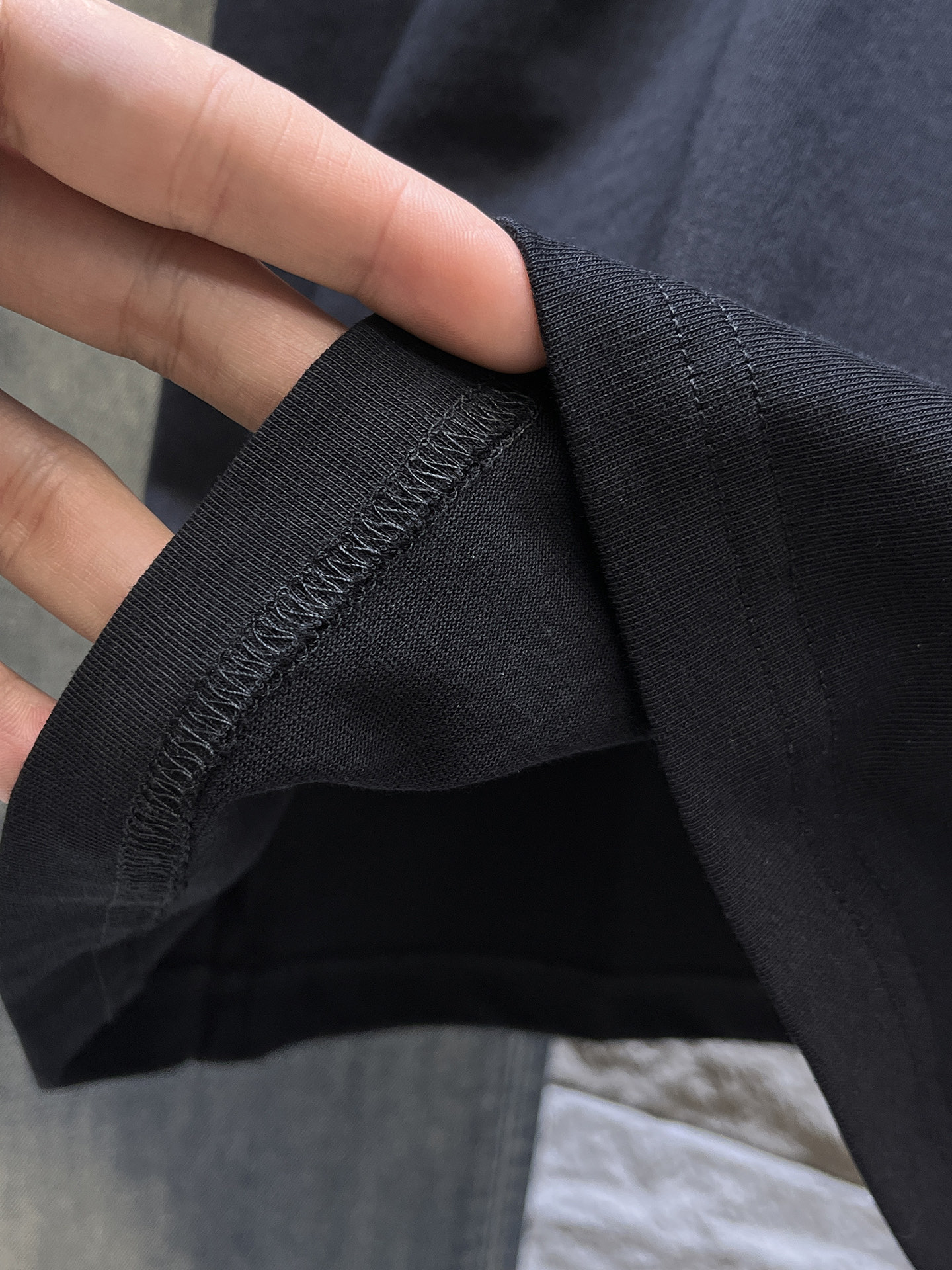 芬迪Fendi26春夏新品专柜首发最新款短袖圆领T恤 高端订制 设计前卫时尚！品牌logo重工艺设计，高