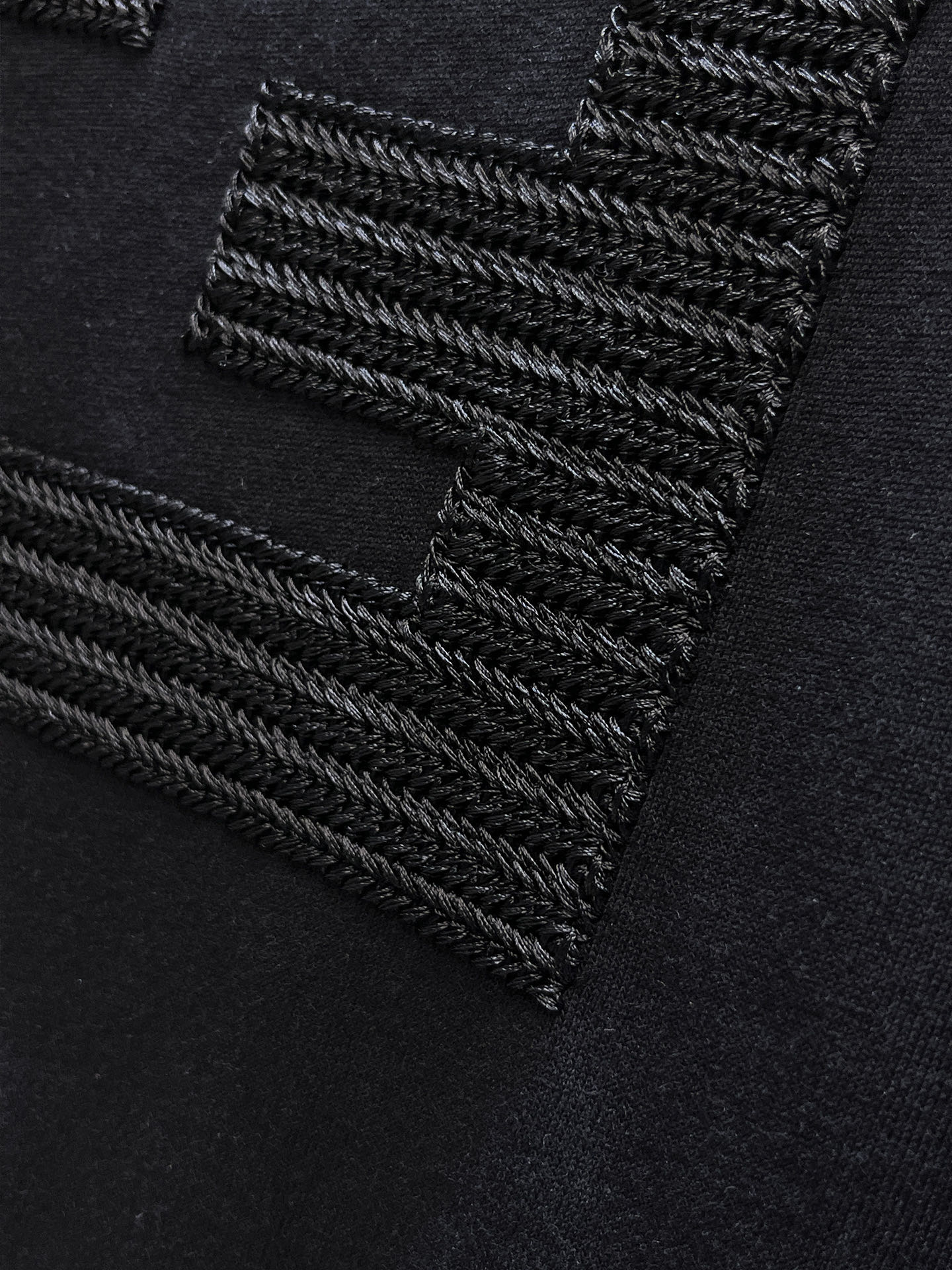 芬迪Fendi26春夏新品专柜首发最新款短袖圆领T恤 高端订制 设计前卫时尚！品牌logo重工艺设计，高