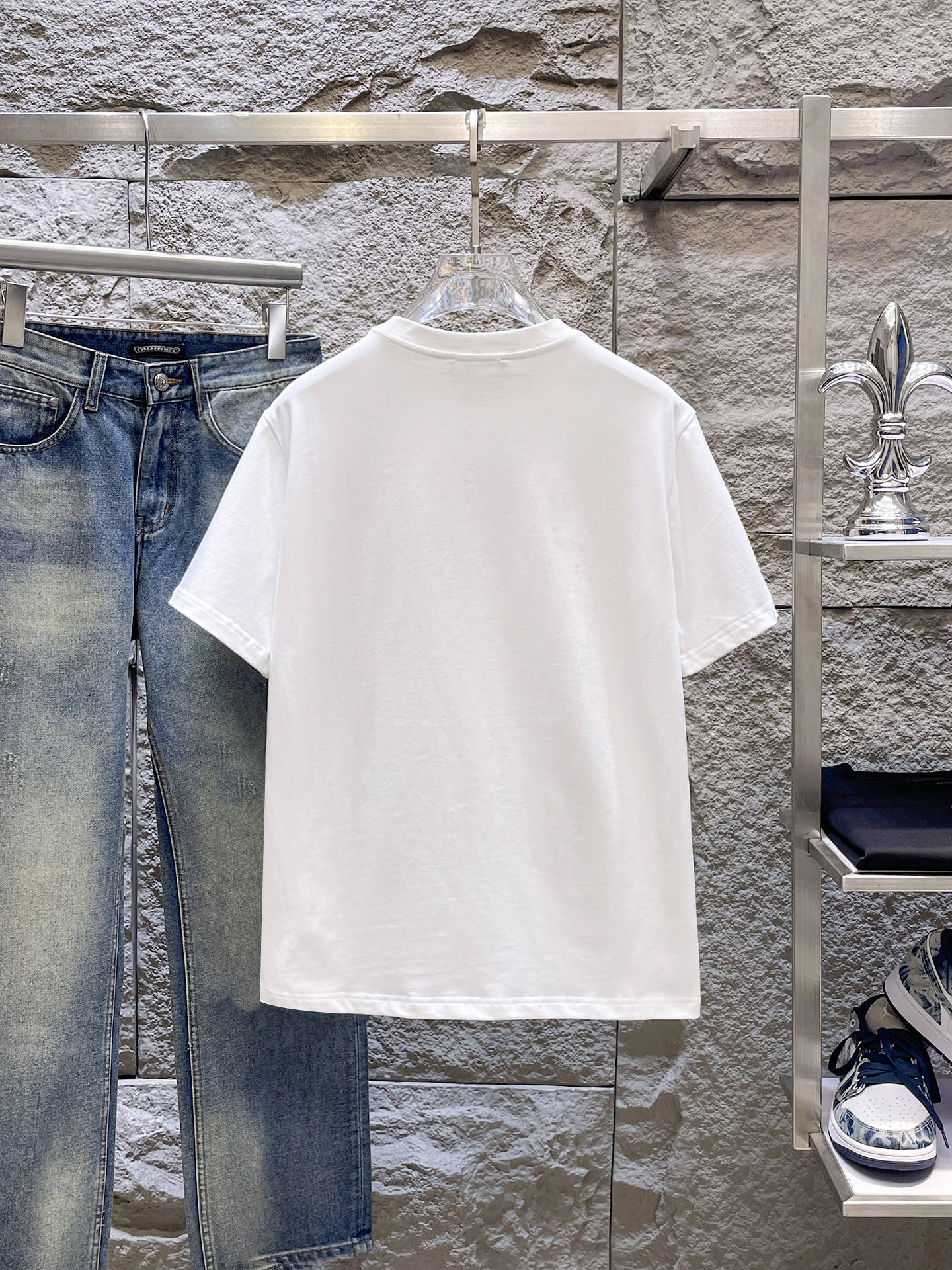 芬迪Fendi26春夏新品专柜首发最新款短袖圆领T恤 高端订制 设计前卫时尚！品牌logo重工艺设计，高