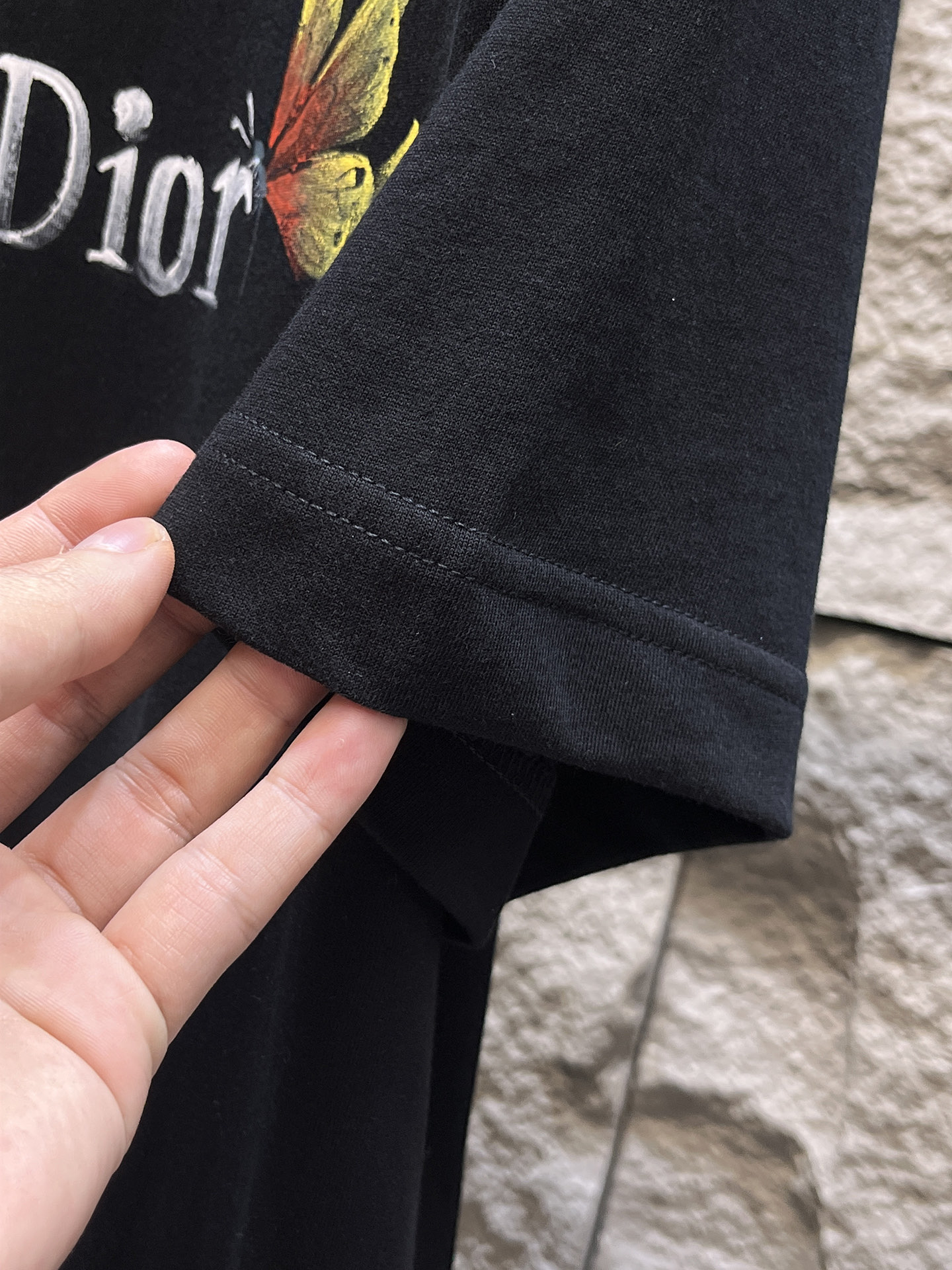 迪奥Dior26春夏新品专柜首发最新款短袖圆领T恤 高端订制 设计前卫时尚！品牌logo手绘重工艺设计，