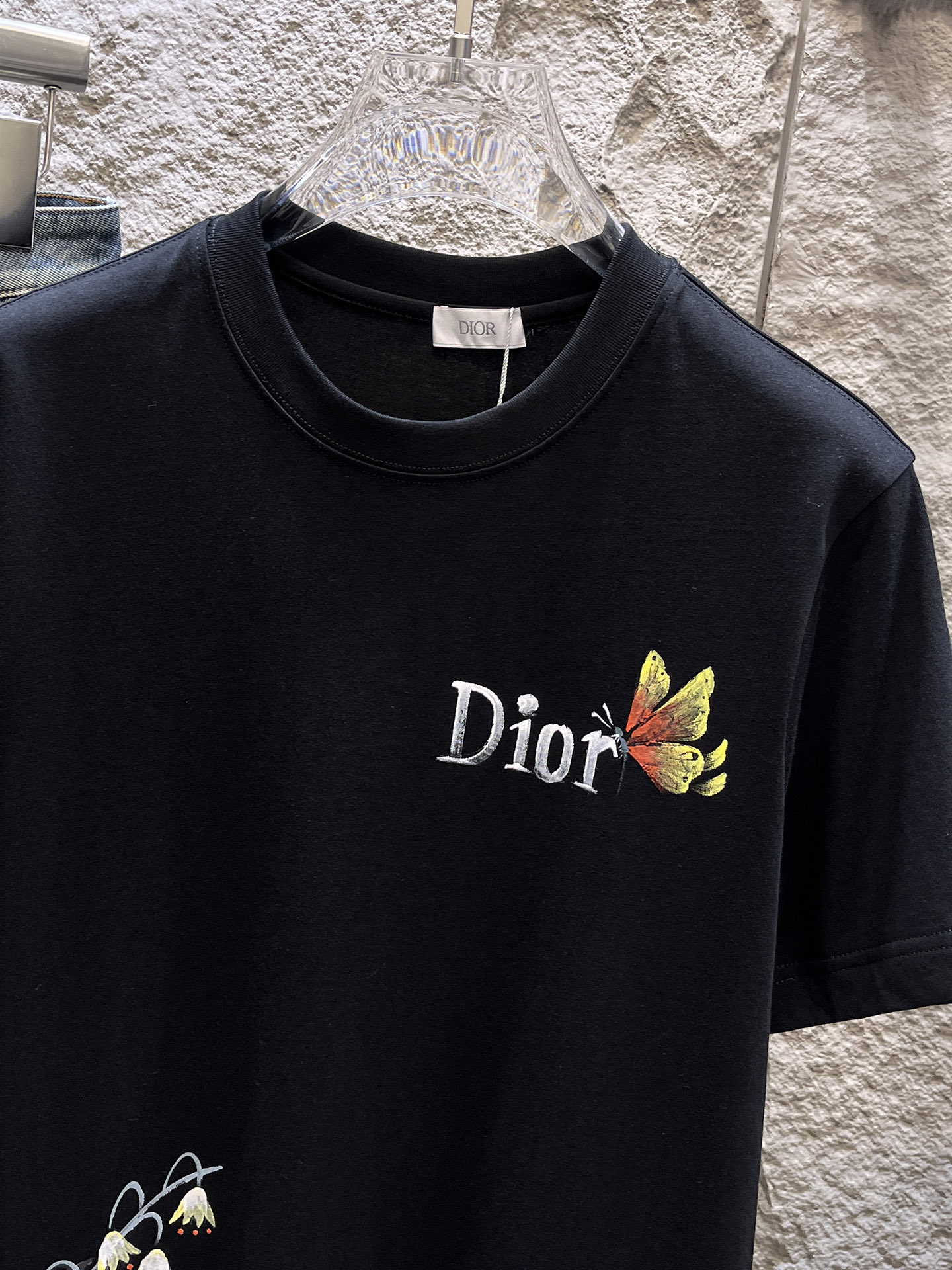 迪奥Dior26春夏新品专柜首发最新款短袖圆领T恤 高端订制 设计前卫时尚！品牌logo手绘重工艺设计，