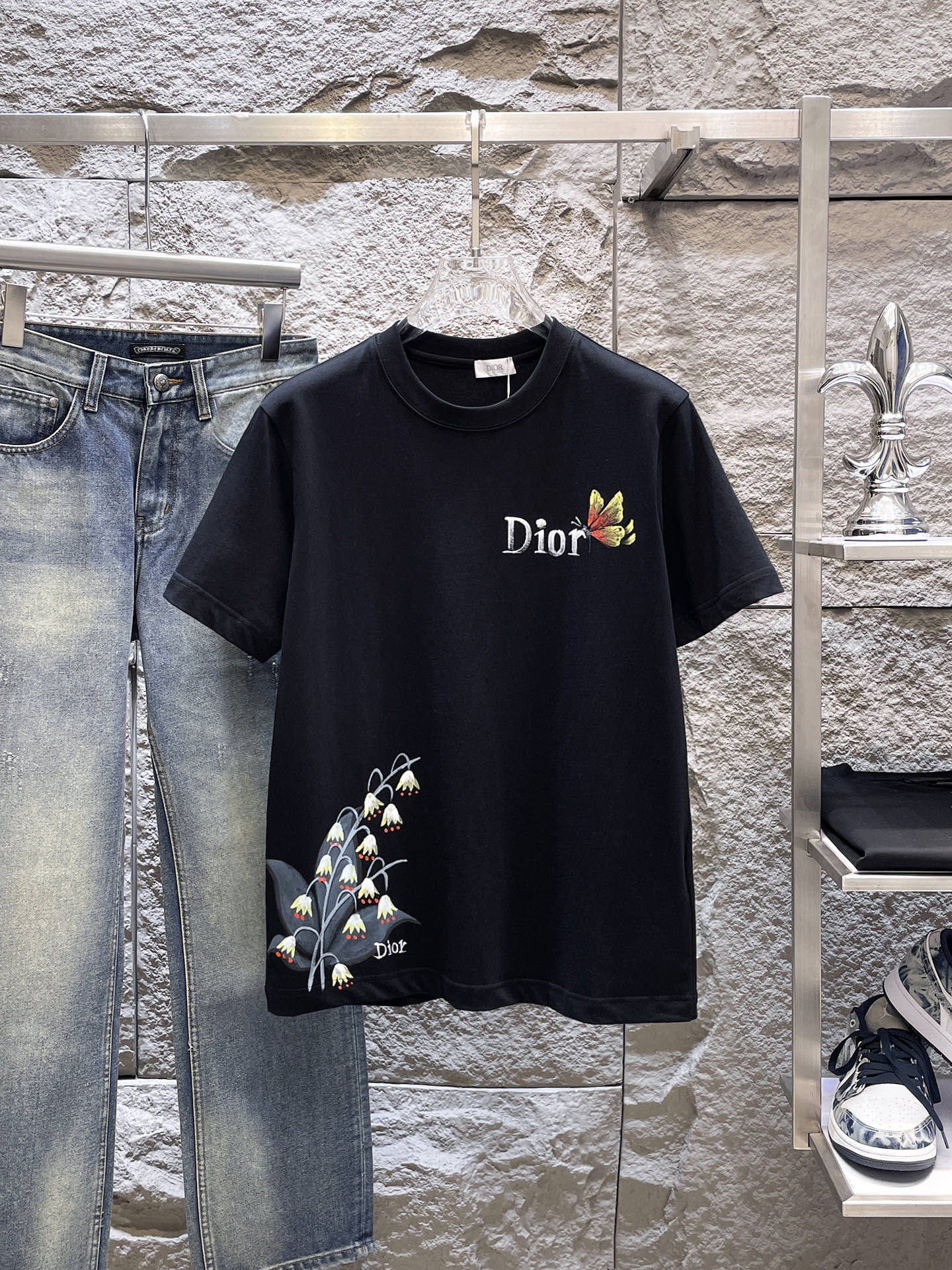 迪奥Dior26春夏新品专柜首发最新款短袖圆领T恤 高端订制 设计前卫时尚！品牌logo手绘重工艺设计，