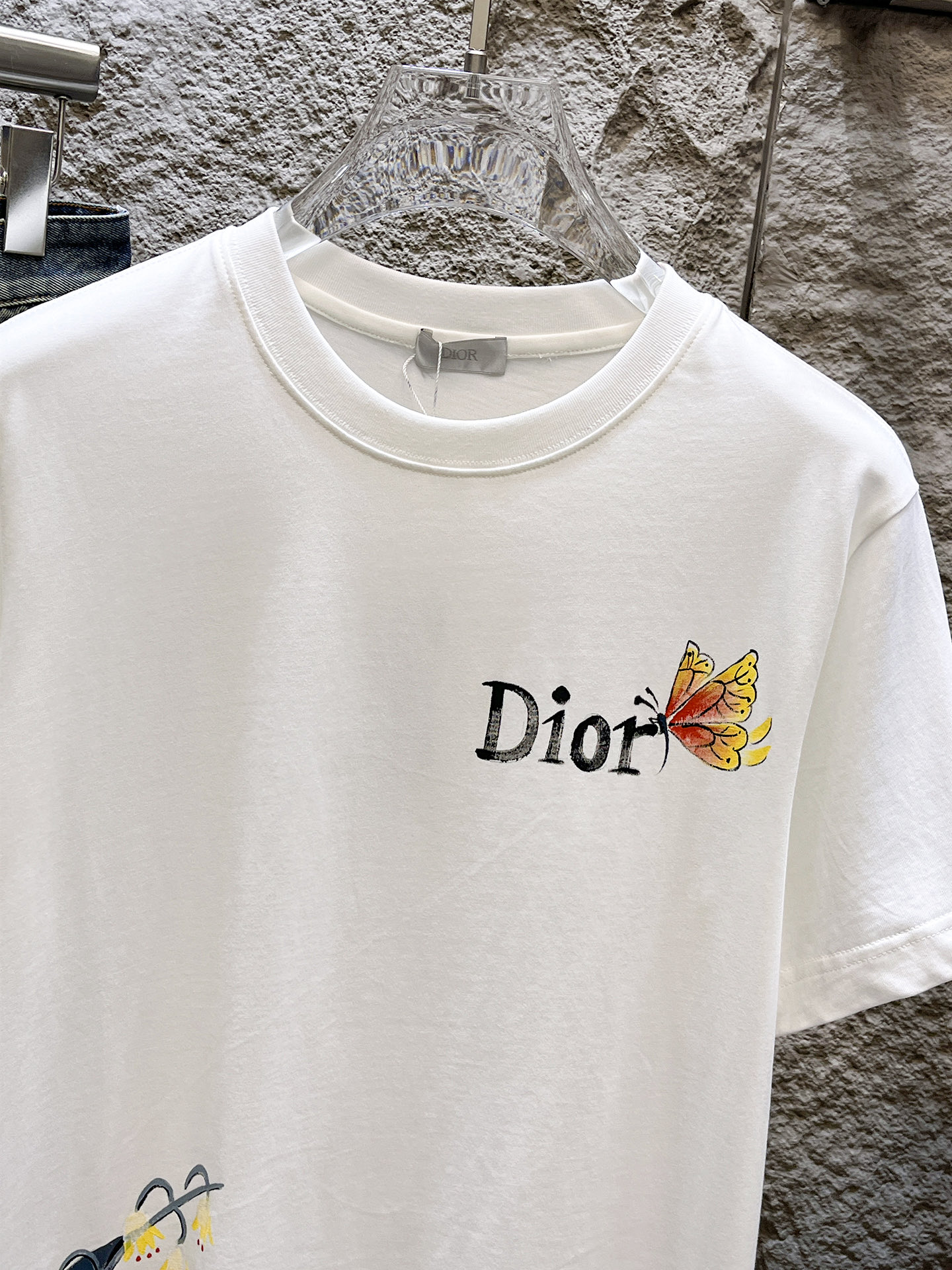 迪奥Dior26春夏新品专柜首发最新款短袖圆领T恤 高端订制 设计前卫时尚！品牌logo手绘重工艺设计，