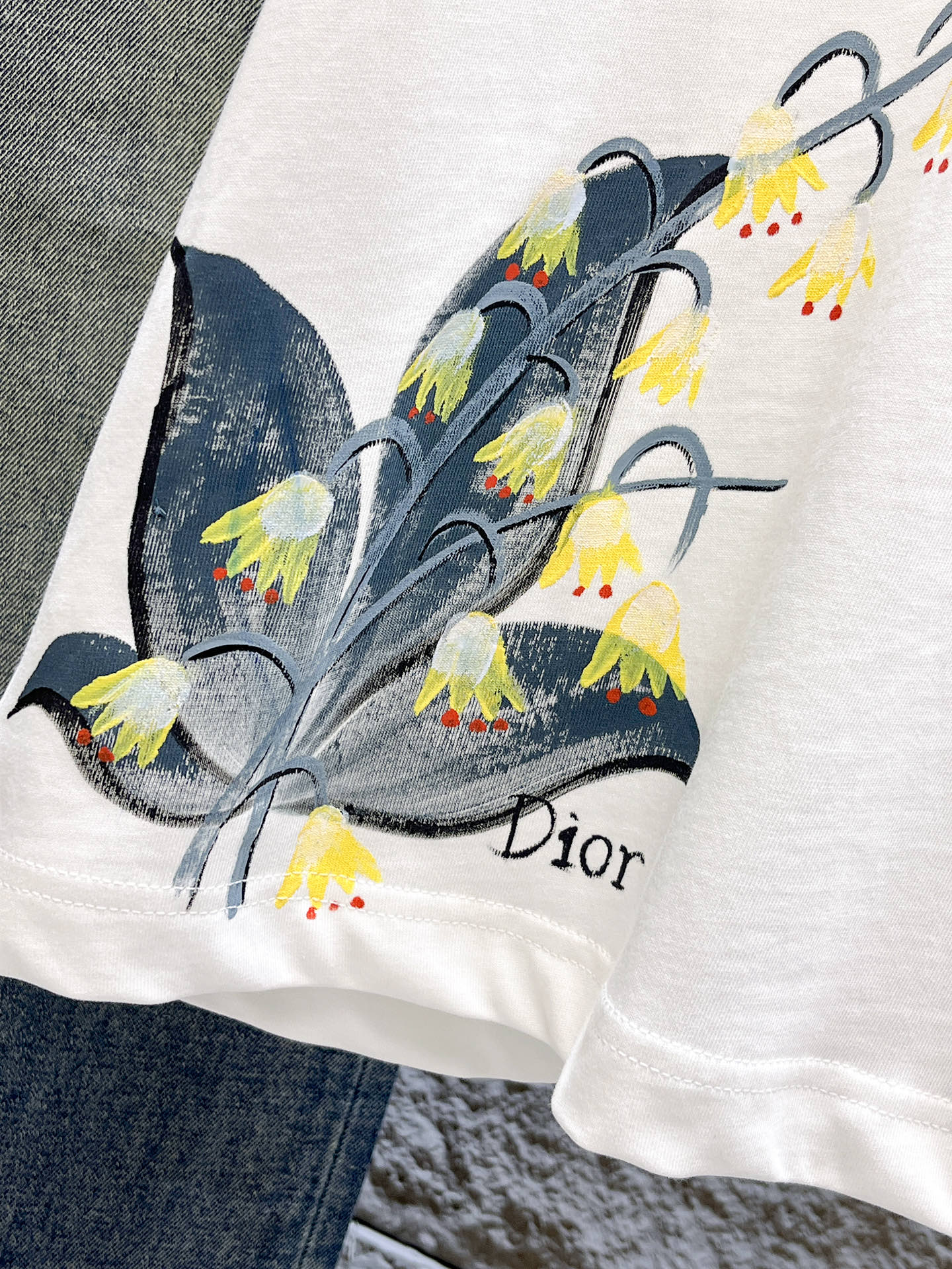 迪奥Dior26春夏新品专柜首发最新款短袖圆领T恤 高端订制 设计前卫时尚！品牌logo手绘重工艺设计，