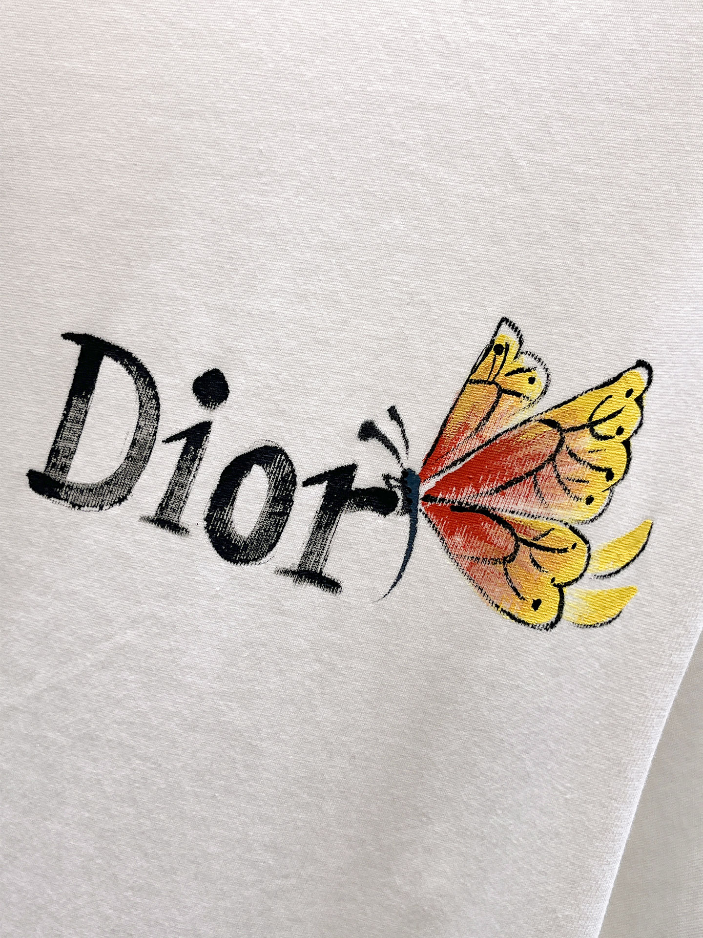 迪奥Dior26春夏新品专柜首发最新款短袖圆领T恤 高端订制 设计前卫时尚！品牌logo手绘重工艺设计，