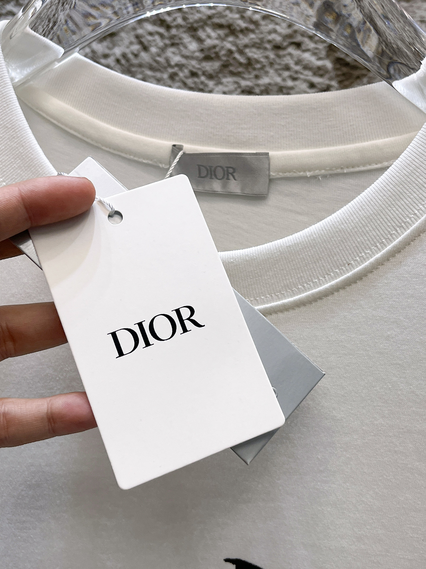 迪奥Dior26春夏新品专柜首发最新款短袖圆领T恤 高端订制 设计前卫时尚！品牌logo手绘重工艺设计，