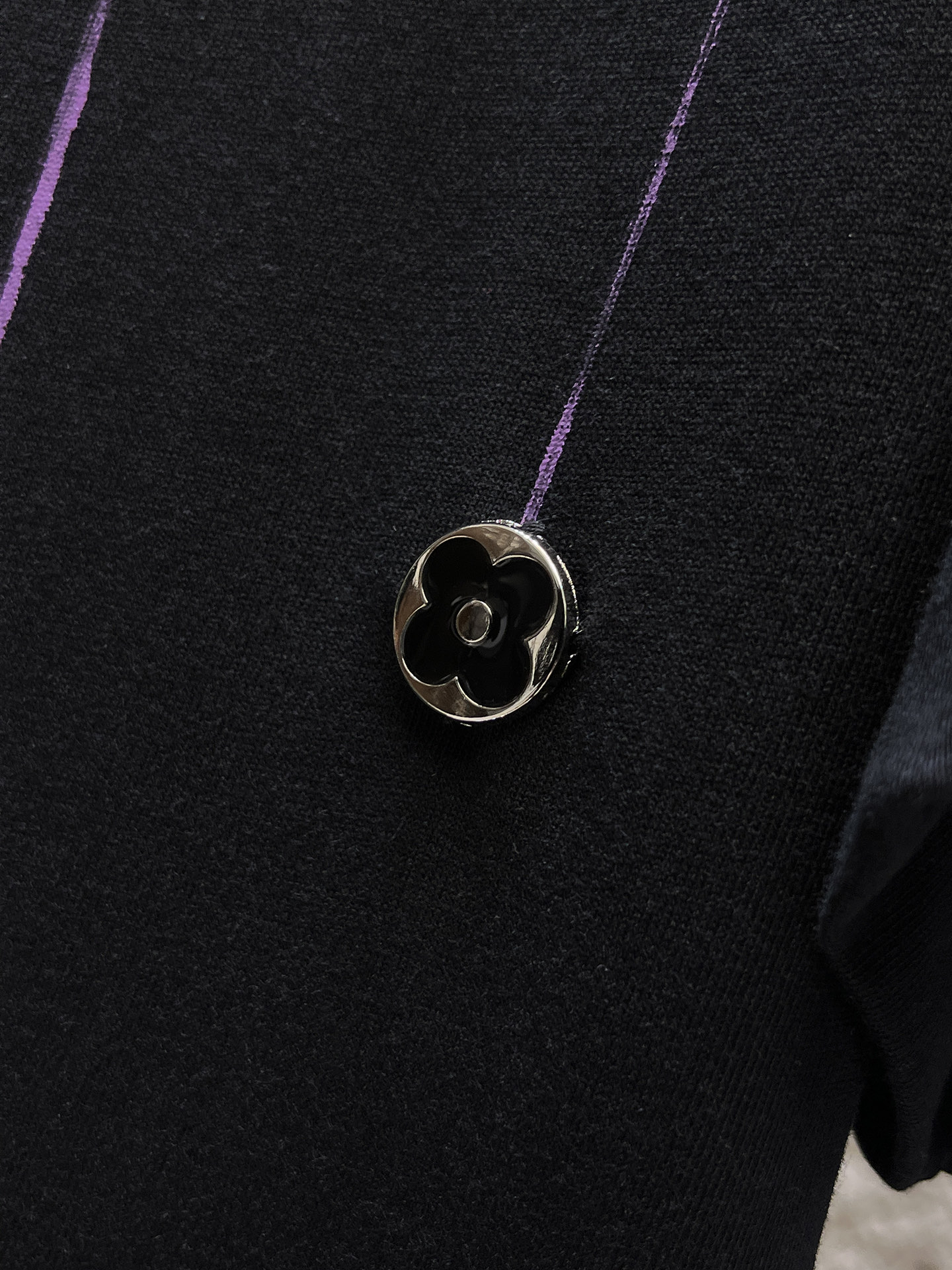 路易威登LV26春夏新品专柜首发最新款短袖圆领T恤 高端订制 设计前卫时尚！品牌logo手绘重工艺设计，