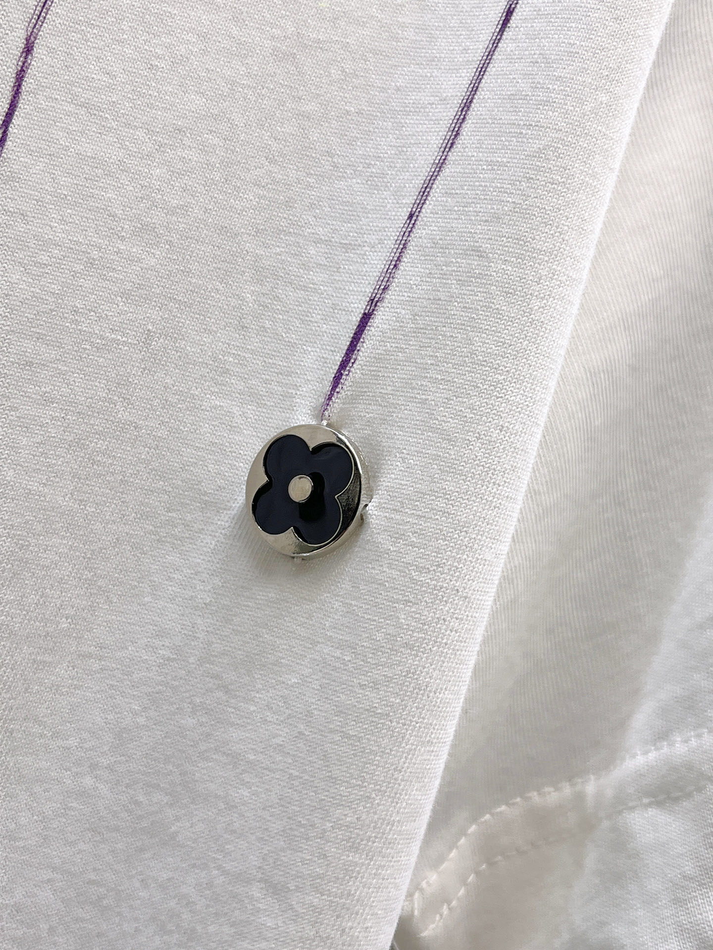 路易威登LV26春夏新品专柜首发最新款短袖圆领T恤 高端订制 设计前卫时尚！品牌logo手绘重工艺设计，