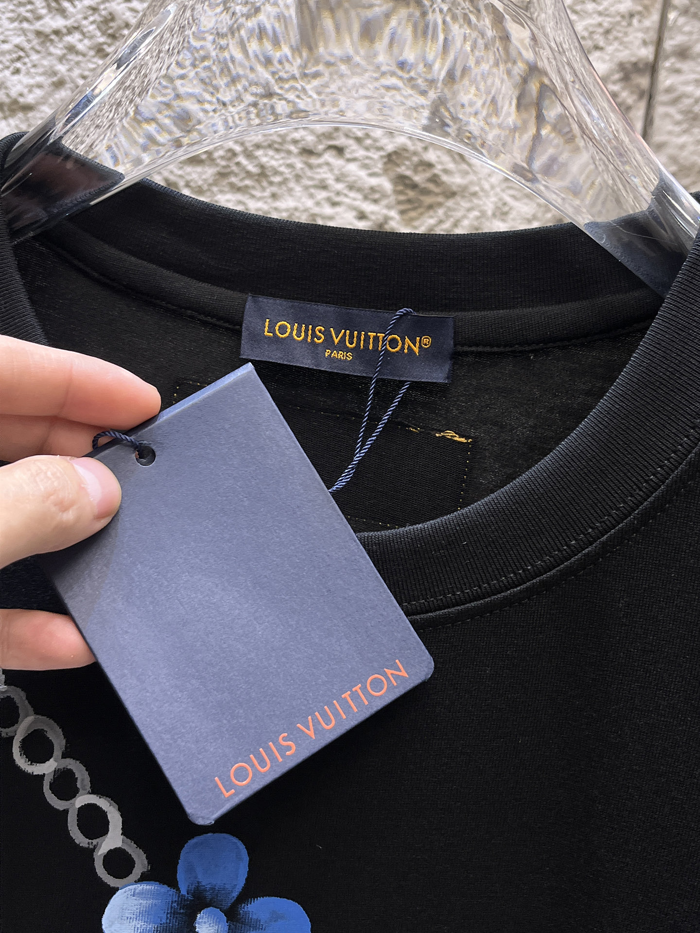 路易威登LV26春夏新品专柜首发最新款短袖圆领T恤 高端订制 设计前卫时尚！品牌logo手绘重工艺设计，