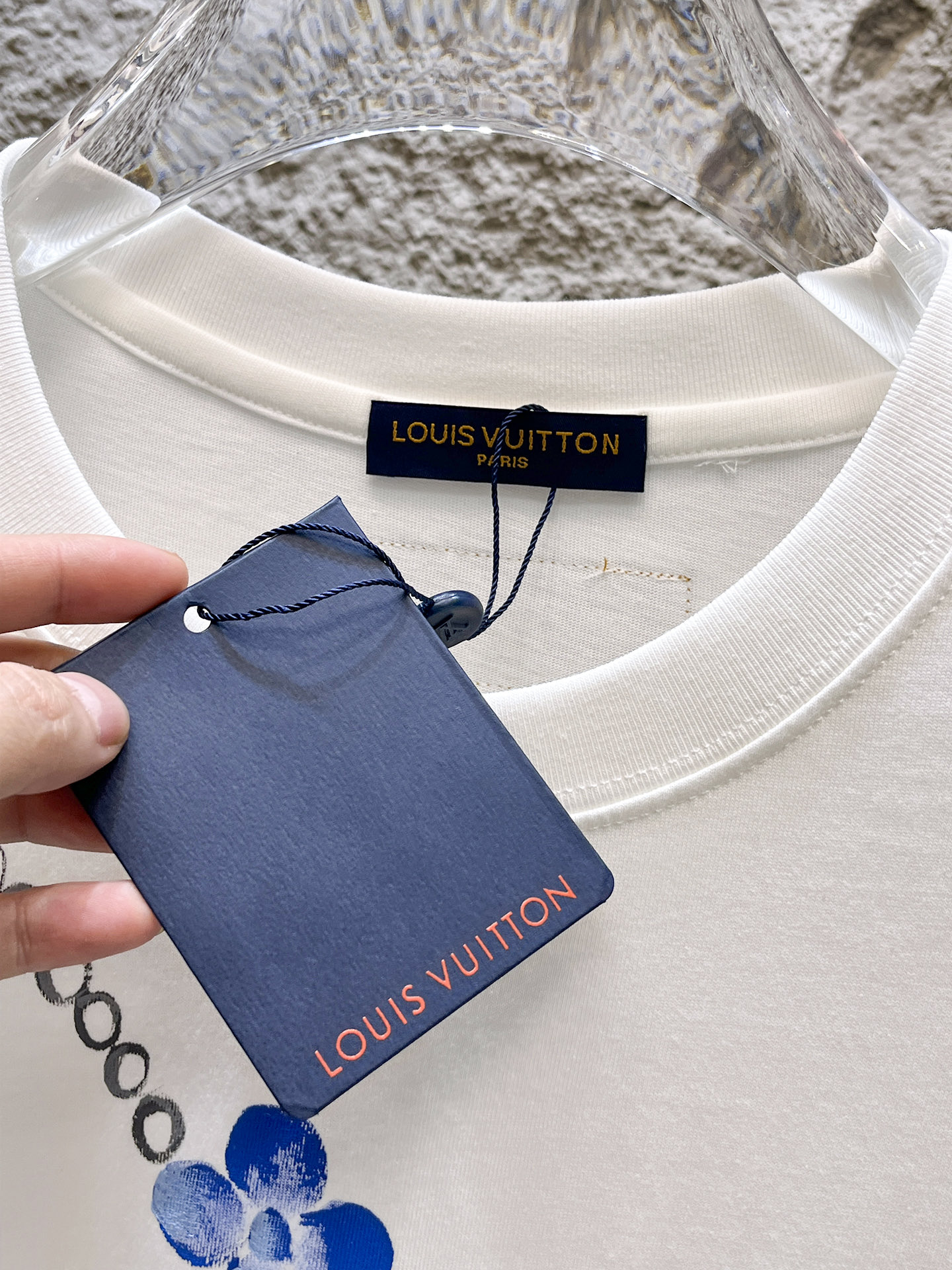 路易威登LV26春夏新品专柜首发最新款短袖圆领T恤 高端订制 设计前卫时尚！品牌logo手绘重工艺设计，