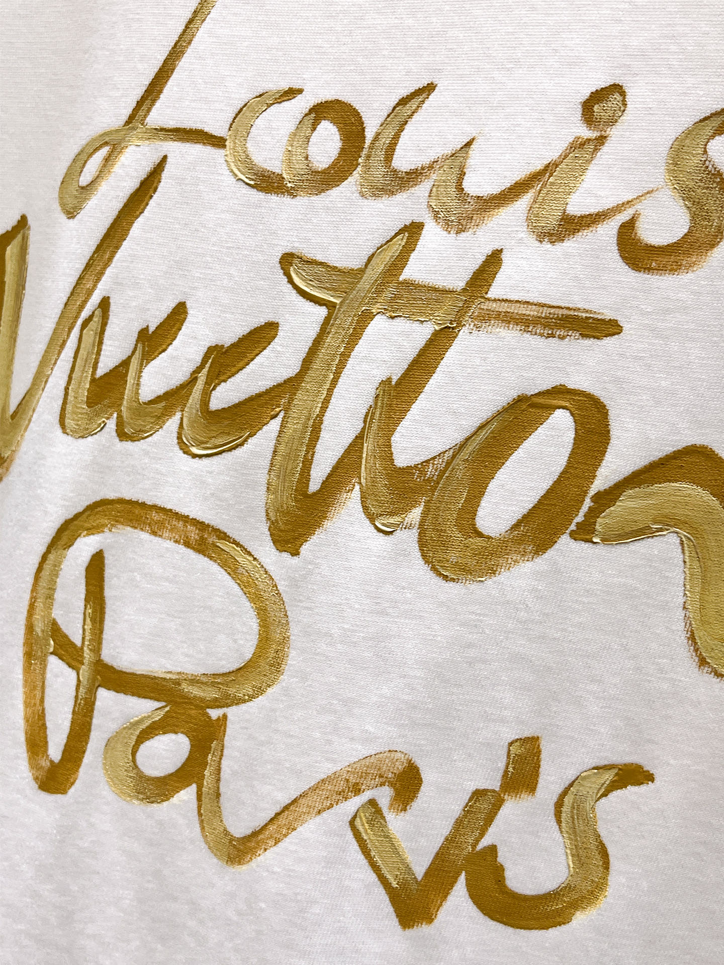 路易威登LV26春夏新品专柜首发最新款短袖圆领T恤 高端订制 设计前卫时尚！品牌logo手绘重工艺设计，