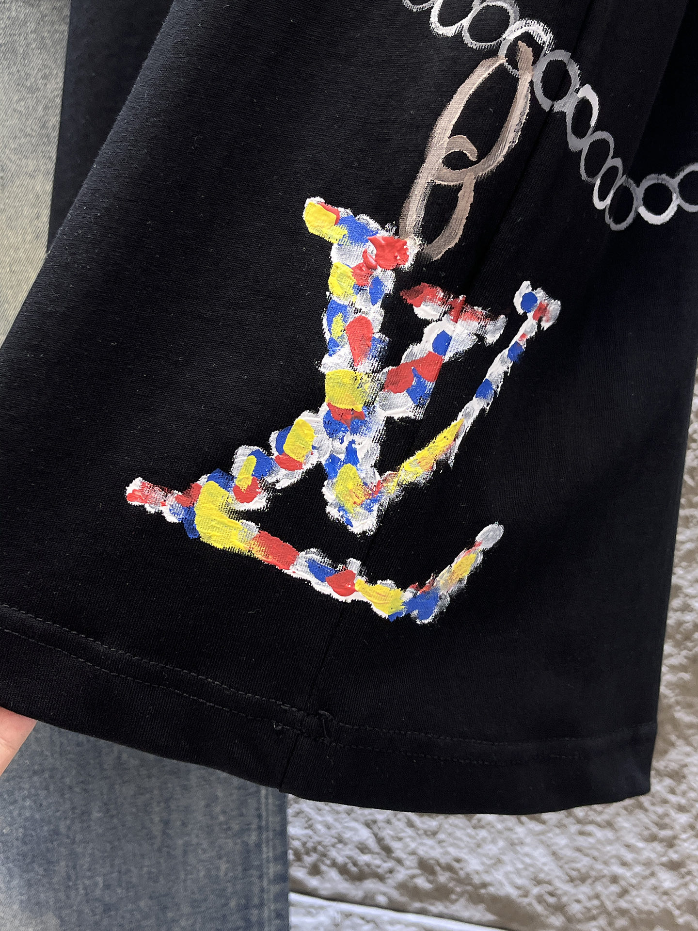 路易威登LV26春夏新品专柜首发最新款短袖圆领T恤 高端订制 设计前卫时尚！品牌logo手绘重工艺设计，