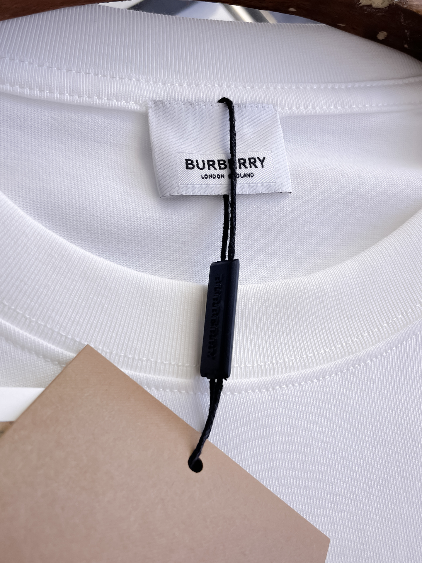 巴宝莉Burberry26春夏新品专柜首发最新款短袖圆领T恤 高端订制 设计前卫时尚！品牌logo重工艺
