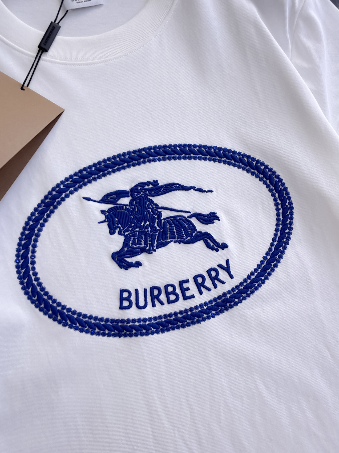 巴宝莉Burberry26春夏新品专柜首发最新款短袖圆领T恤 高端订制 设计前卫时尚！品牌logo重工艺