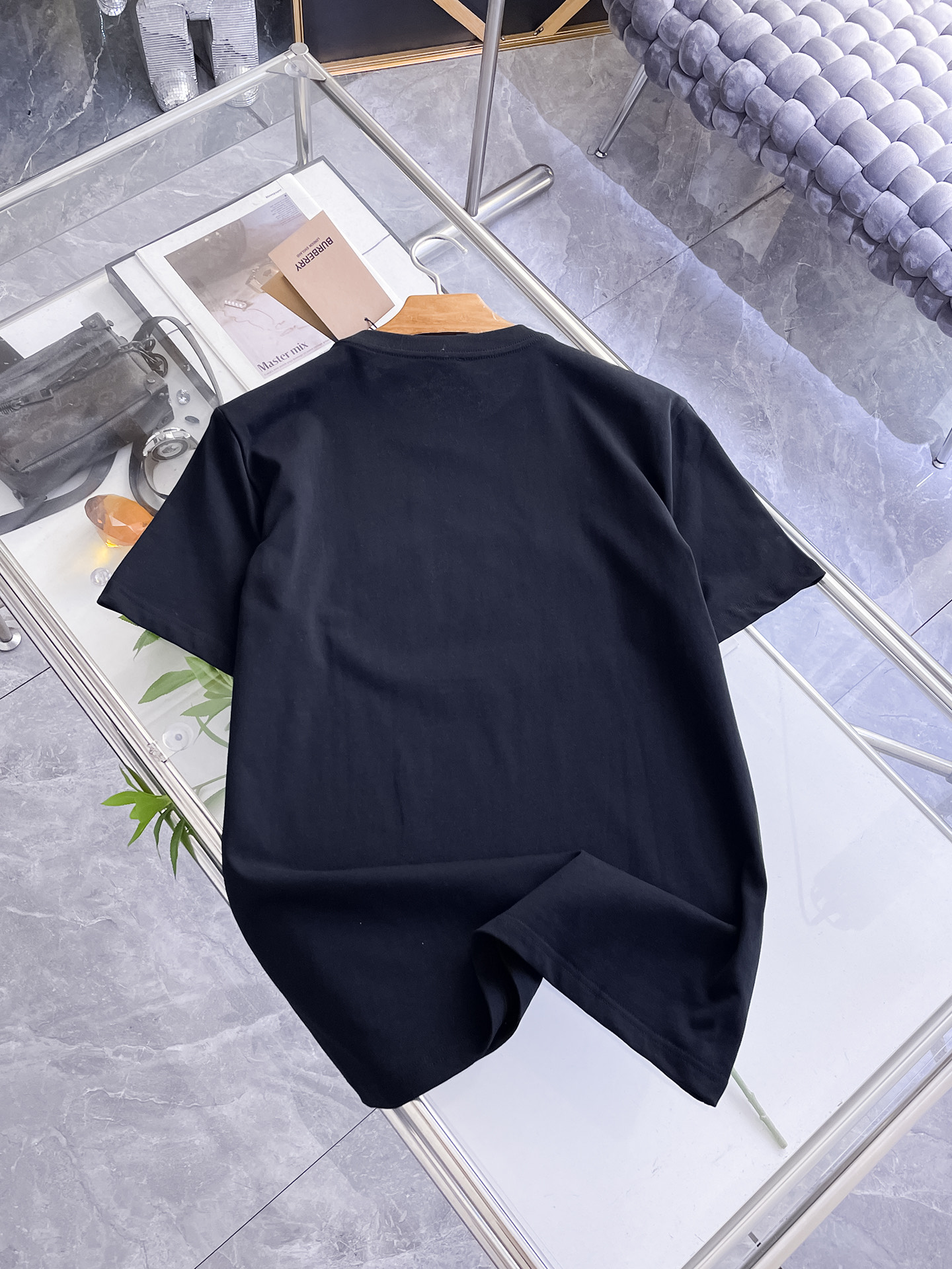 巴宝莉Burberry26春夏新品专柜首发最新款短袖圆领T恤 高端订制 设计前卫时尚！品牌logo重工艺