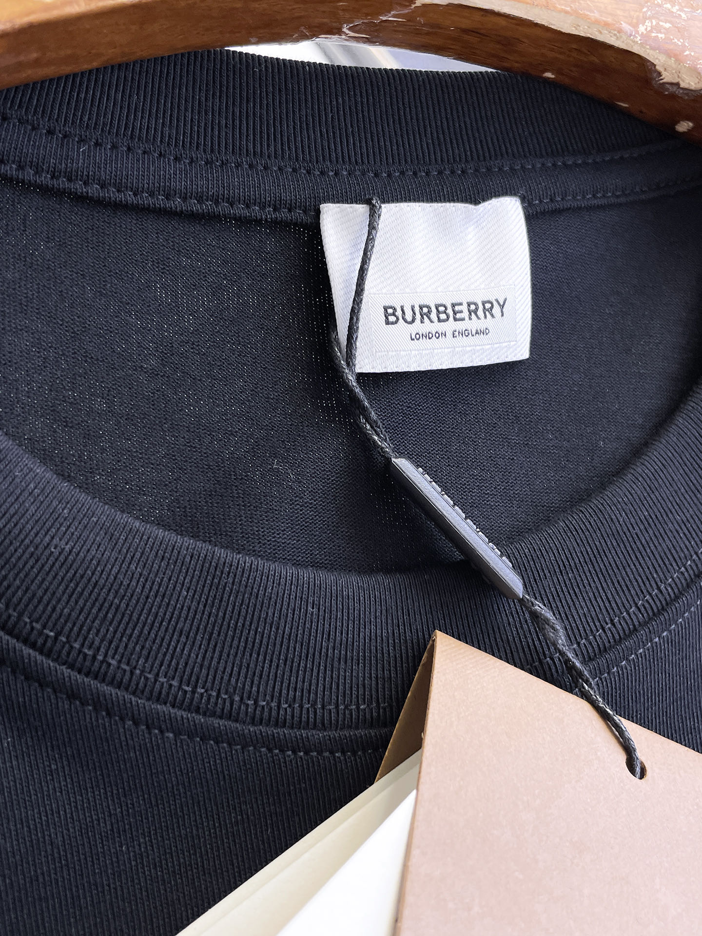 巴宝莉Burberry26春夏新品专柜首发最新款短袖圆领T恤 高端订制 设计前卫时尚！品牌logo重工艺