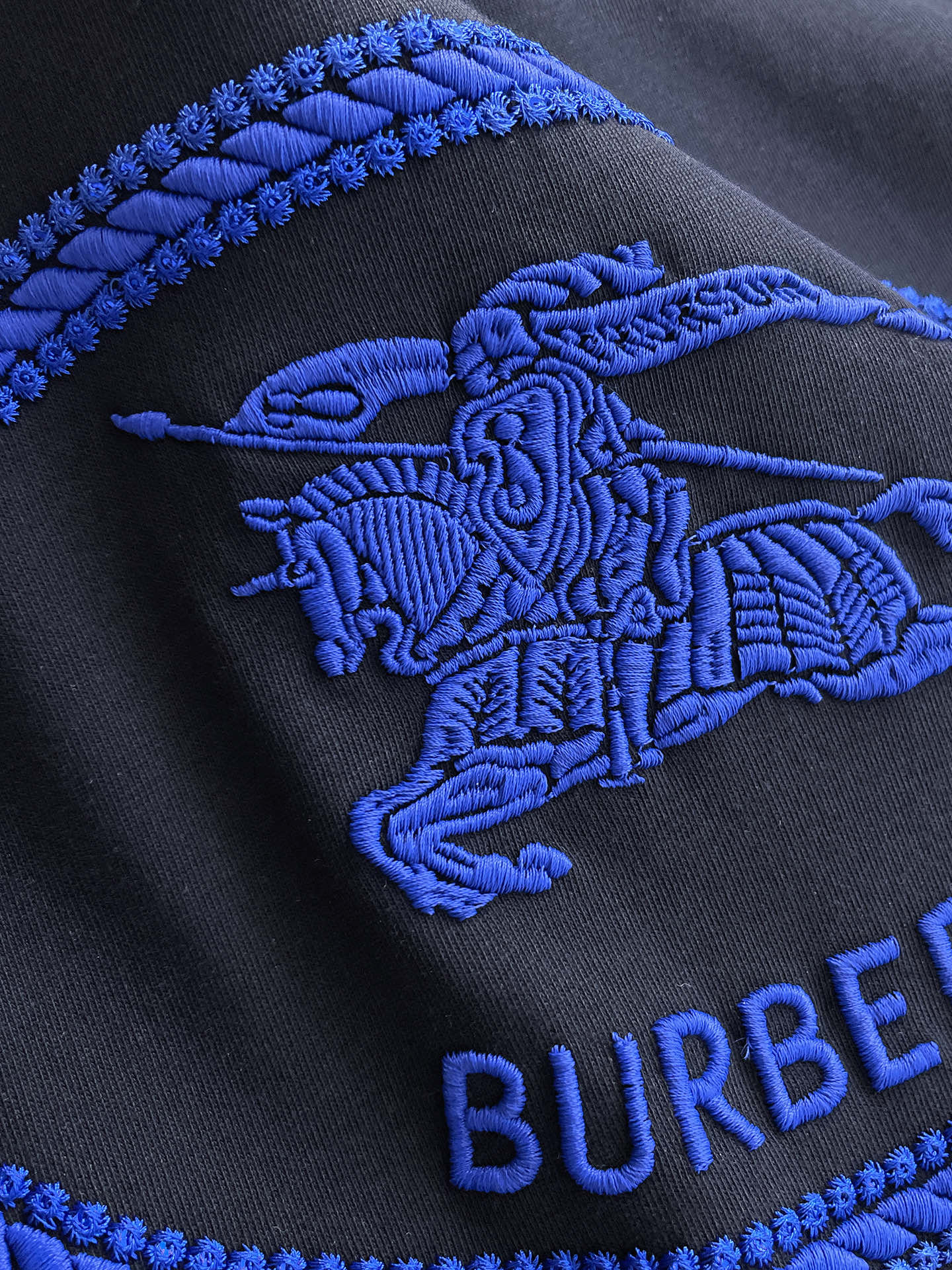 巴宝莉Burberry26春夏新品专柜首发最新款短袖圆领T恤 高端订制 设计前卫时尚！品牌logo重工艺