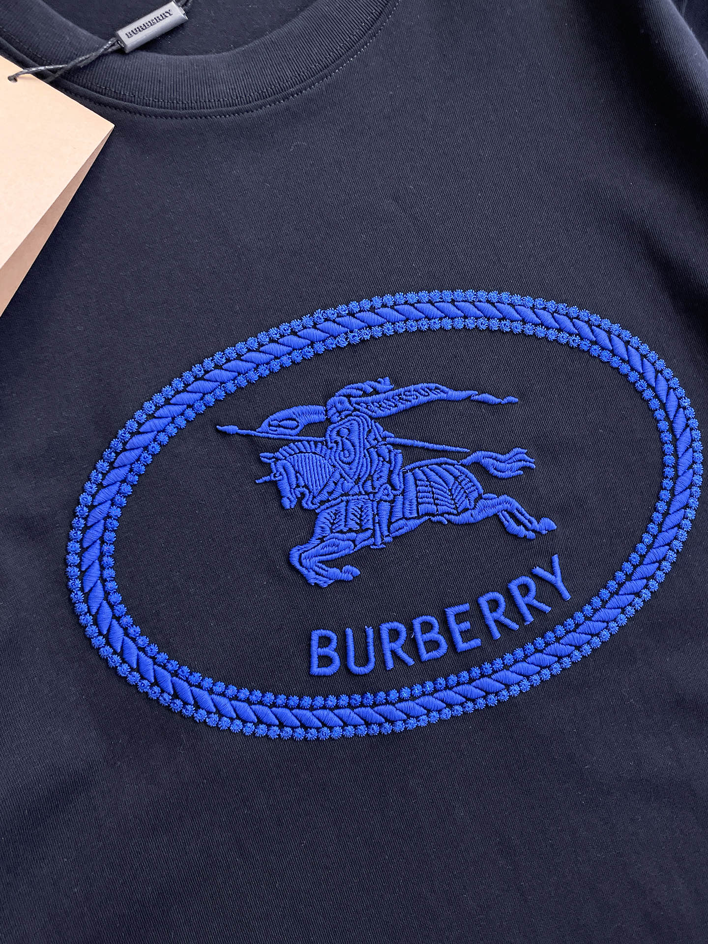 巴宝莉Burberry26春夏新品专柜首发最新款短袖圆领T恤 高端订制 设计前卫时尚！品牌logo重工艺