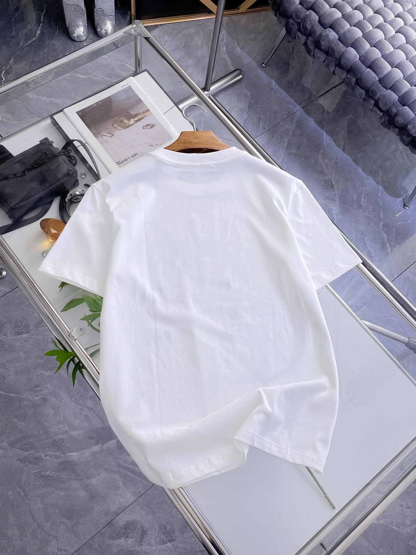 杜嘉班纳D&G26春夏新品专柜首发最新款短袖圆领T恤 高端订制 设计前卫时尚！品牌logo手绘重工艺设计