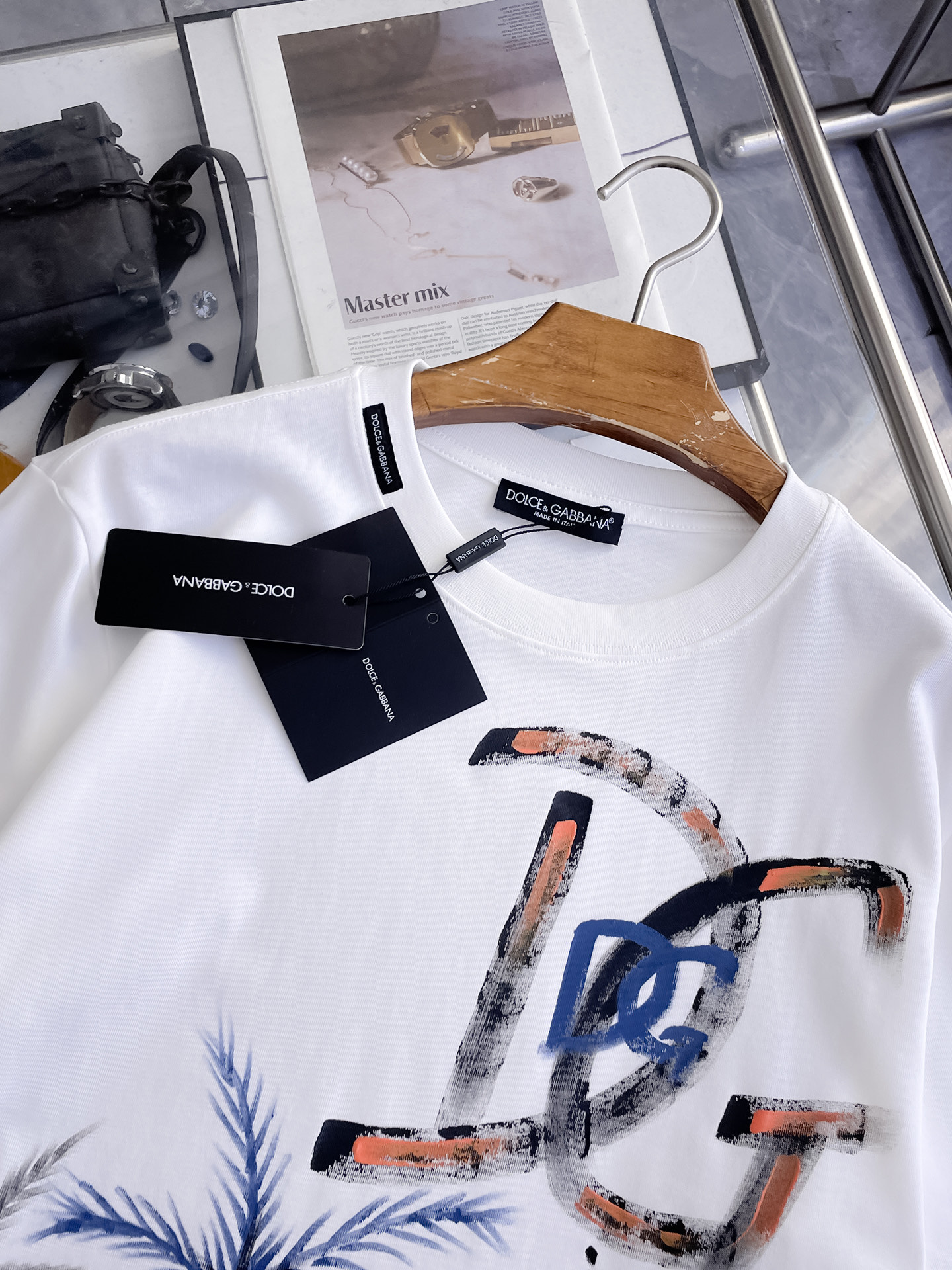 杜嘉班纳D&G26春夏新品专柜首发最新款短袖圆领T恤 高端订制 设计前卫时尚！品牌logo手绘重工艺设计