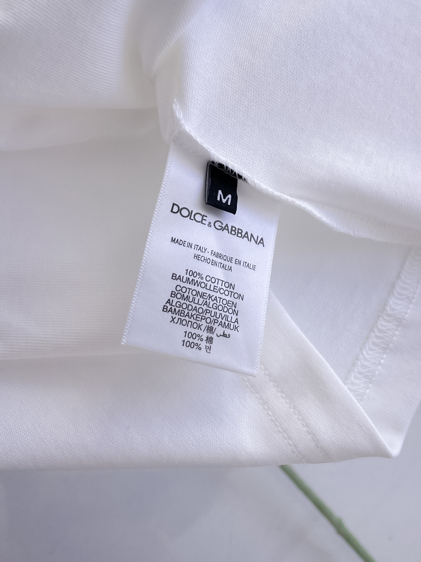 杜嘉班纳D&G26春夏新品专柜首发最新款短袖圆领T恤 高端订制 设计前卫时尚！品牌logo手绘重工艺设计