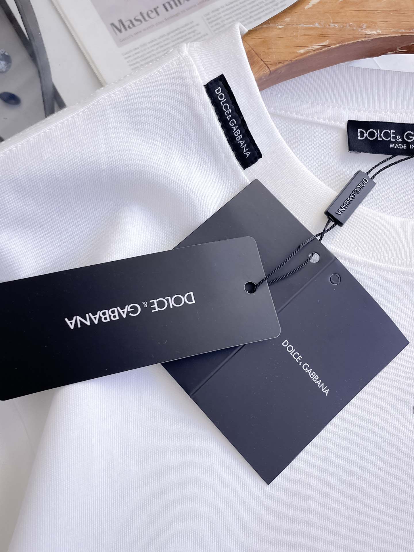 杜嘉班纳D&G26春夏新品专柜首发最新款短袖圆领T恤 高端订制 设计前卫时尚！品牌logo手绘重工艺设计