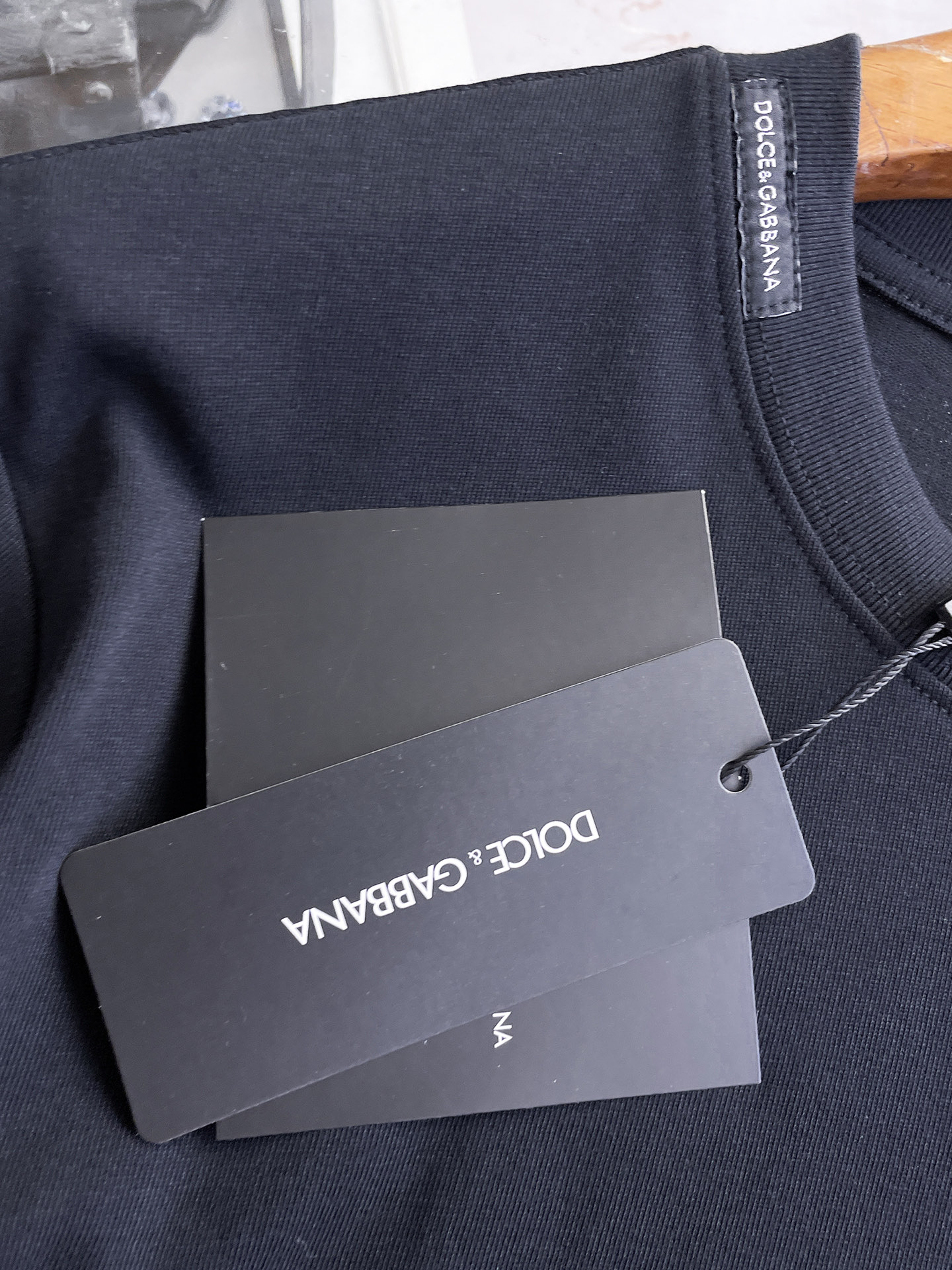 杜嘉班纳D&G26春夏新品专柜首发最新款短袖圆领T恤 高端订制 设计前卫时尚！品牌logo手绘重工艺设计