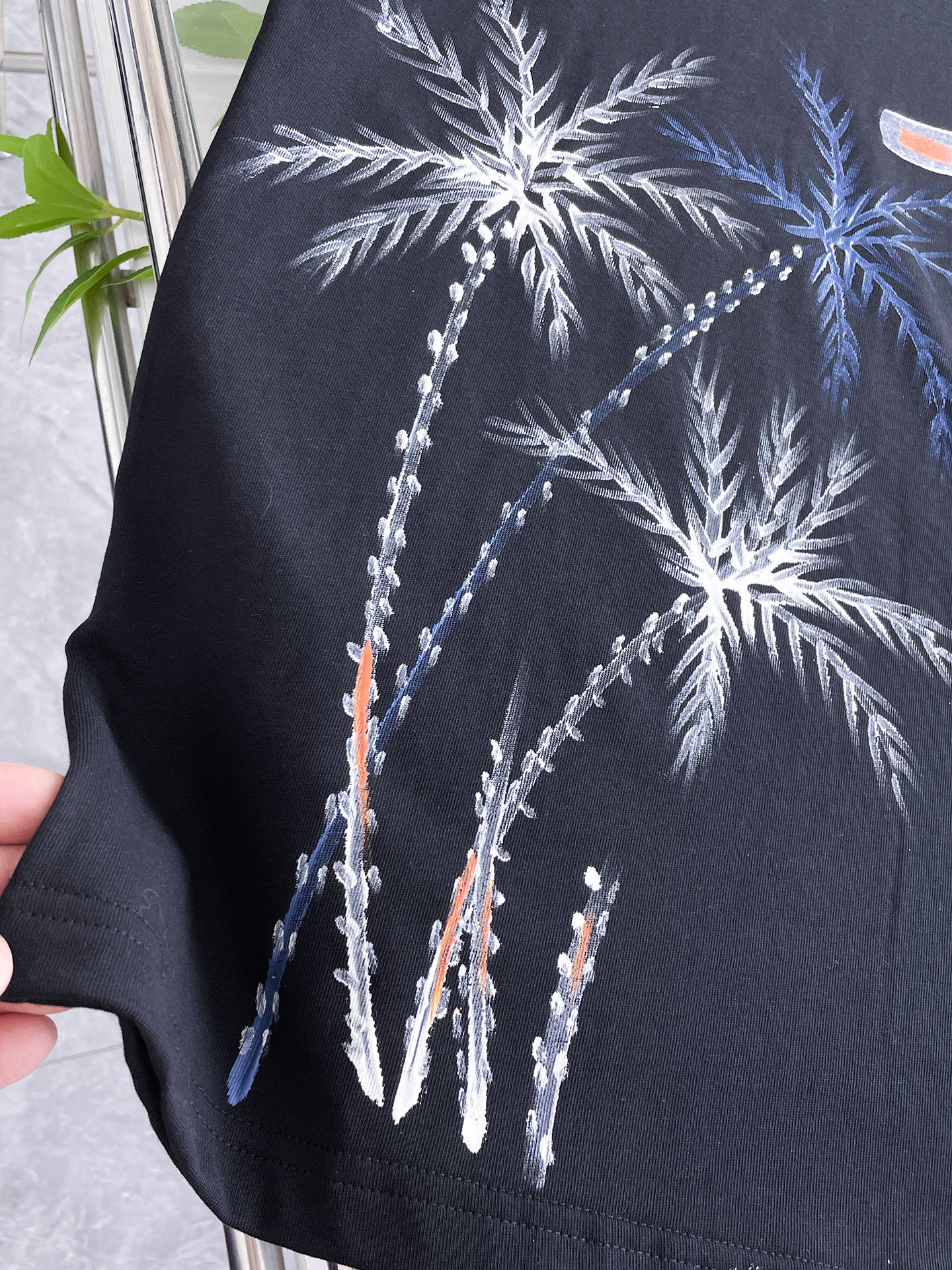 杜嘉班纳D&G26春夏新品专柜首发最新款短袖圆领T恤 高端订制 设计前卫时尚！品牌logo手绘重工艺设计