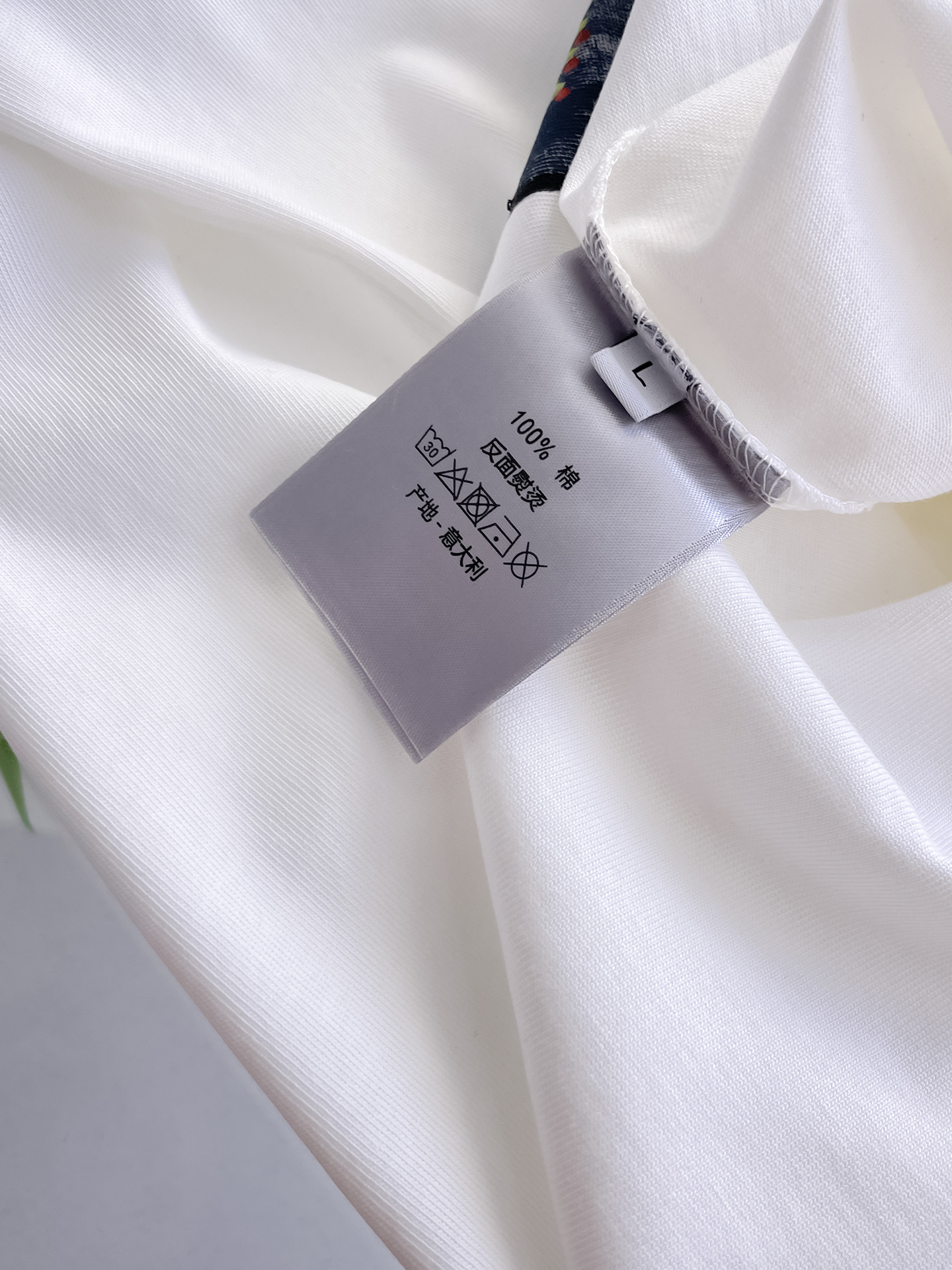 迪奥Dior26春夏新品专柜首发最新款短袖圆领T恤 高端订制 设计前卫时尚！品牌logo手绘重工艺设计，