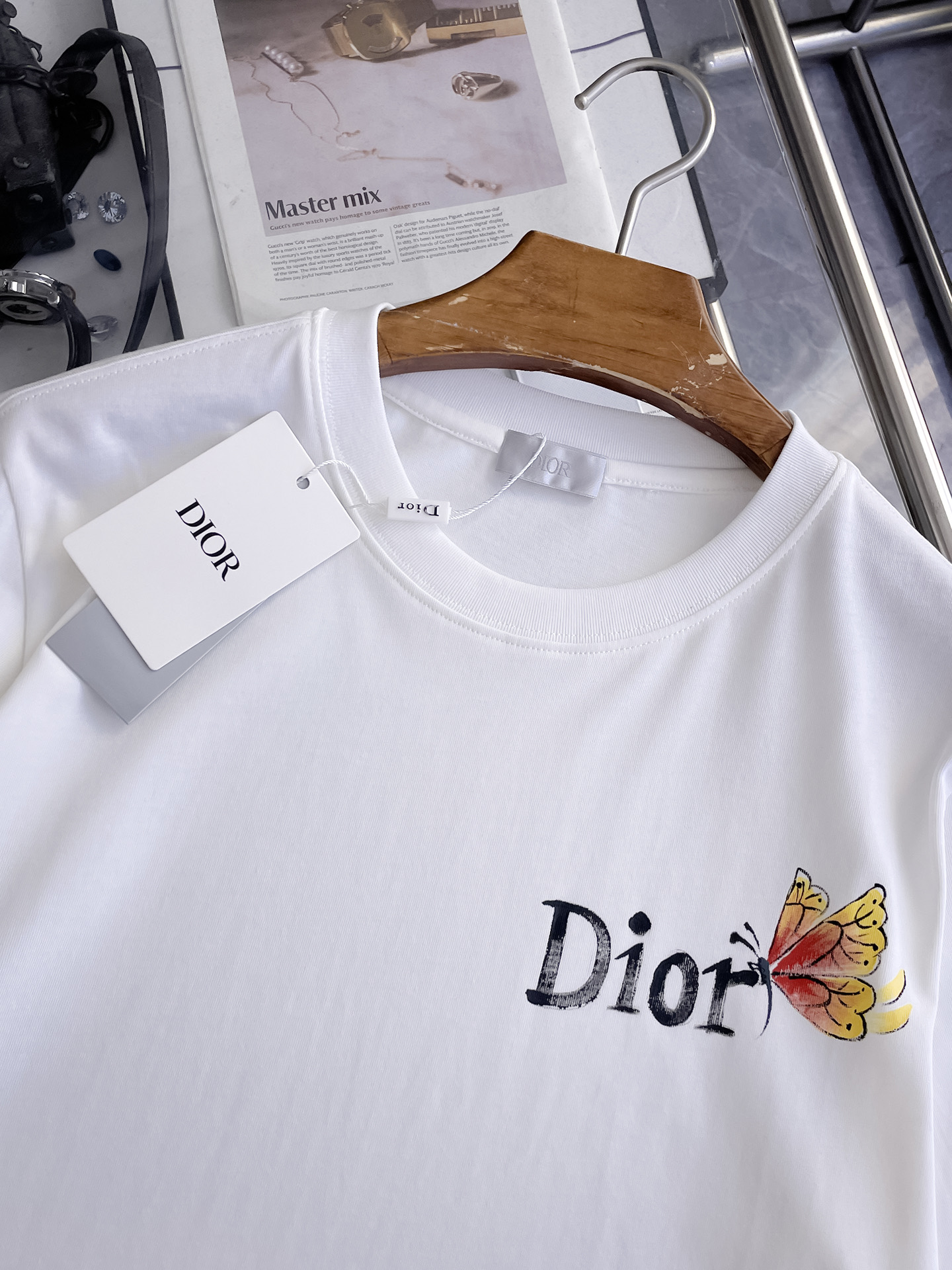 迪奥Dior26春夏新品专柜首发最新款短袖圆领T恤 高端订制 设计前卫时尚！品牌logo手绘重工艺设计，