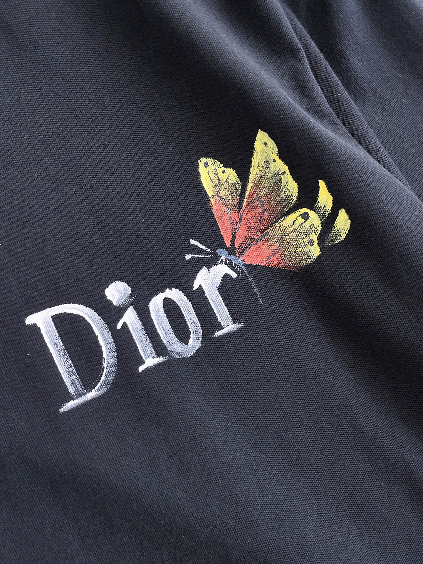 迪奥Dior26春夏新品专柜首发最新款短袖圆领T恤 高端订制 设计前卫时尚！品牌logo手绘重工艺设计，