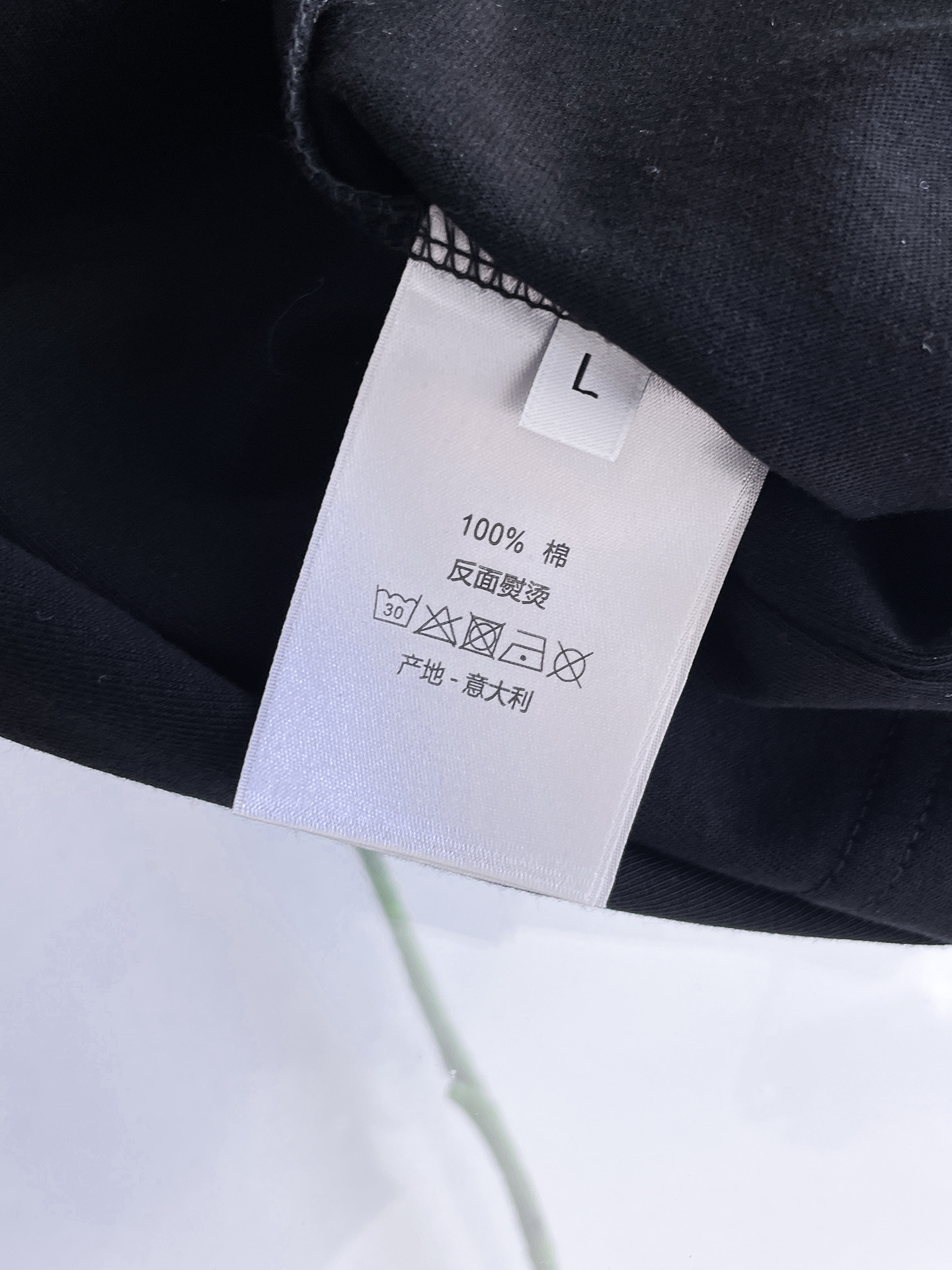 迪奥Dior26春夏新品专柜首发最新款短袖圆领T恤 高端订制 设计前卫时尚！品牌logo手绘重工艺设计，