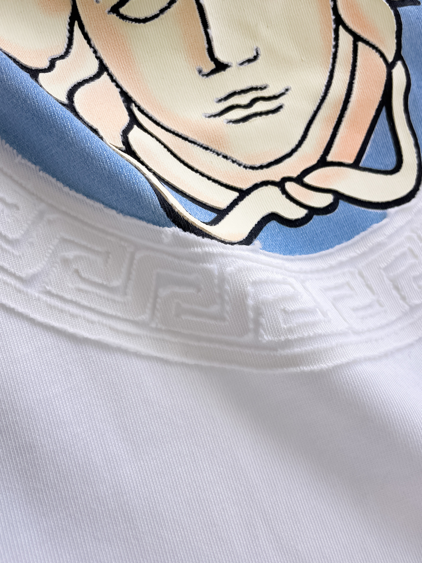 瓦萨Versace26春夏新品专柜首发最新款短袖圆领T恤 高端订制 设计前卫时尚！品牌logo重工艺设计