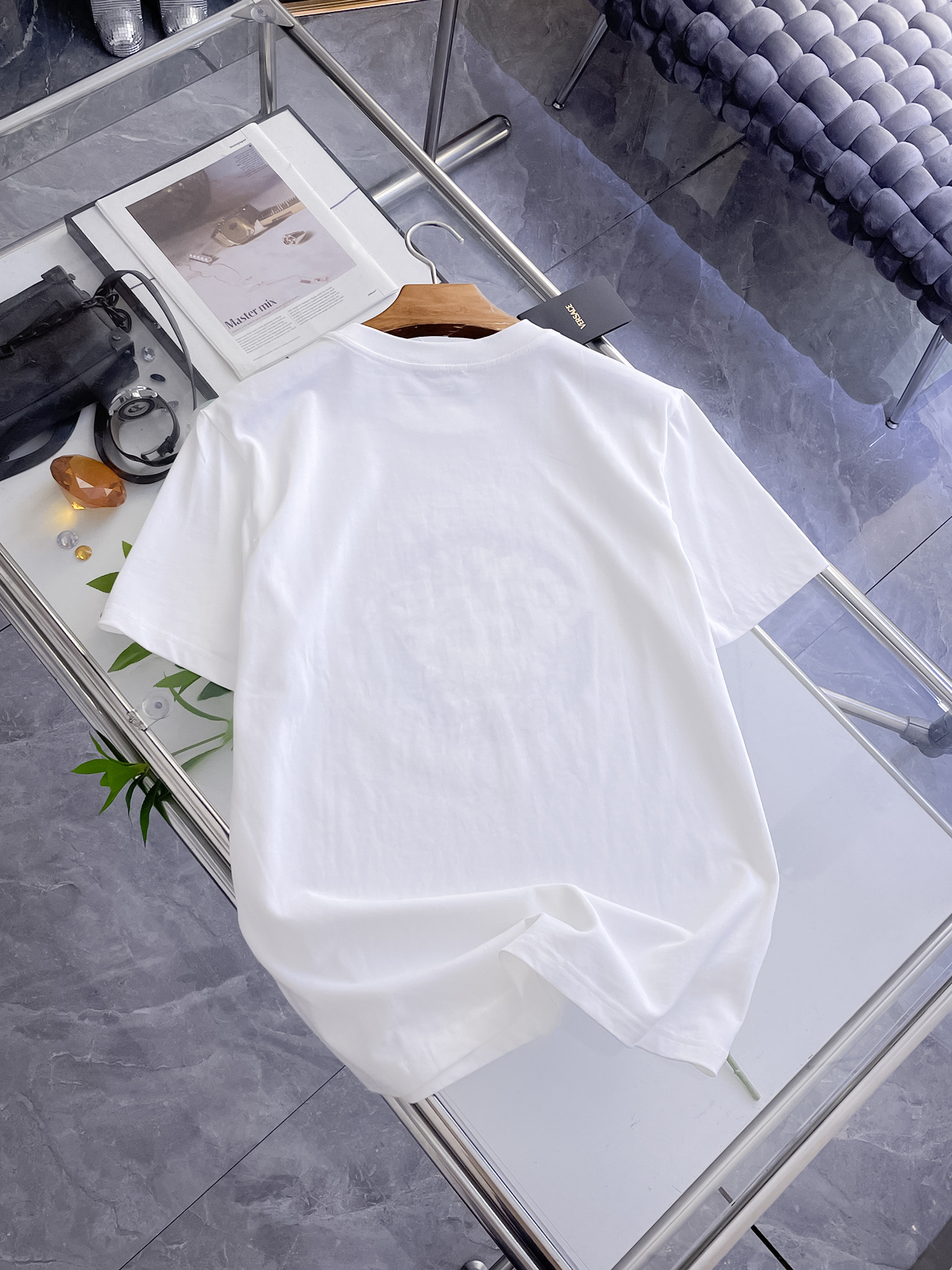 瓦萨Versace26春夏新品专柜首发最新款短袖圆领T恤 高端订制 设计前卫时尚！品牌logo重工艺设计