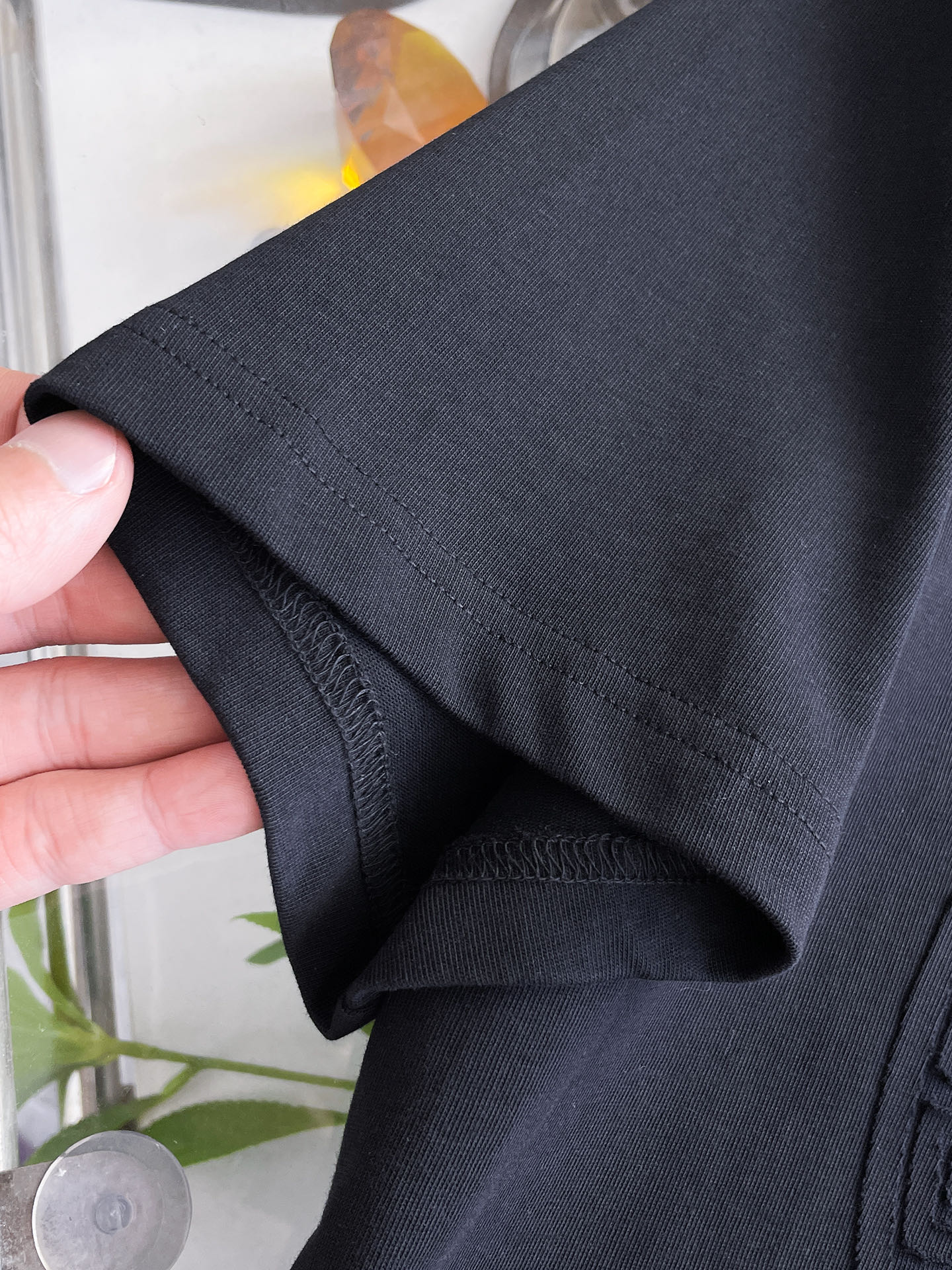 瓦萨Versace26春夏新品专柜首发最新款短袖圆领T恤 高端订制 设计前卫时尚！品牌logo重工艺设计