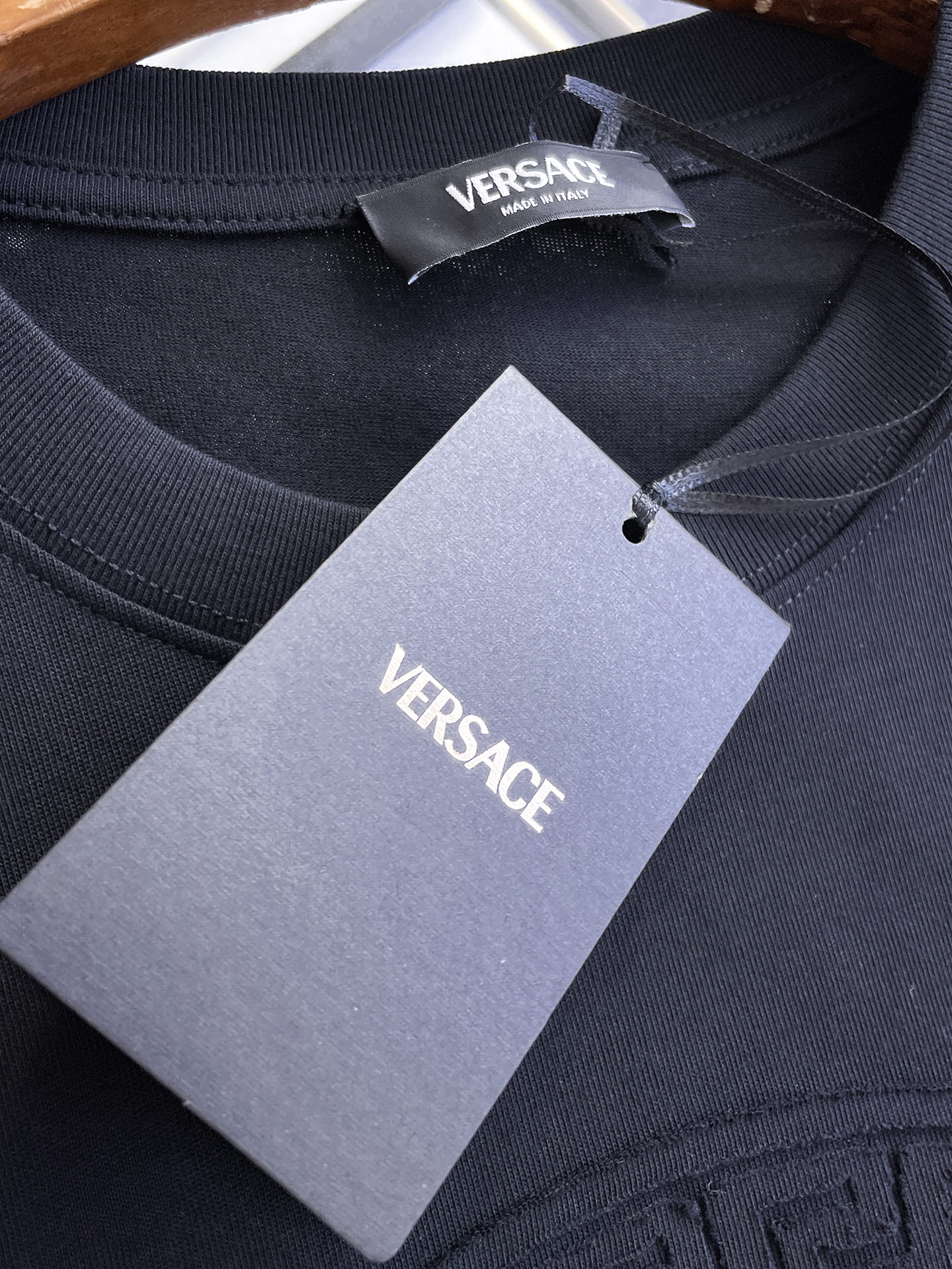 瓦萨Versace26春夏新品专柜首发最新款短袖圆领T恤 高端订制 设计前卫时尚！品牌logo重工艺设计