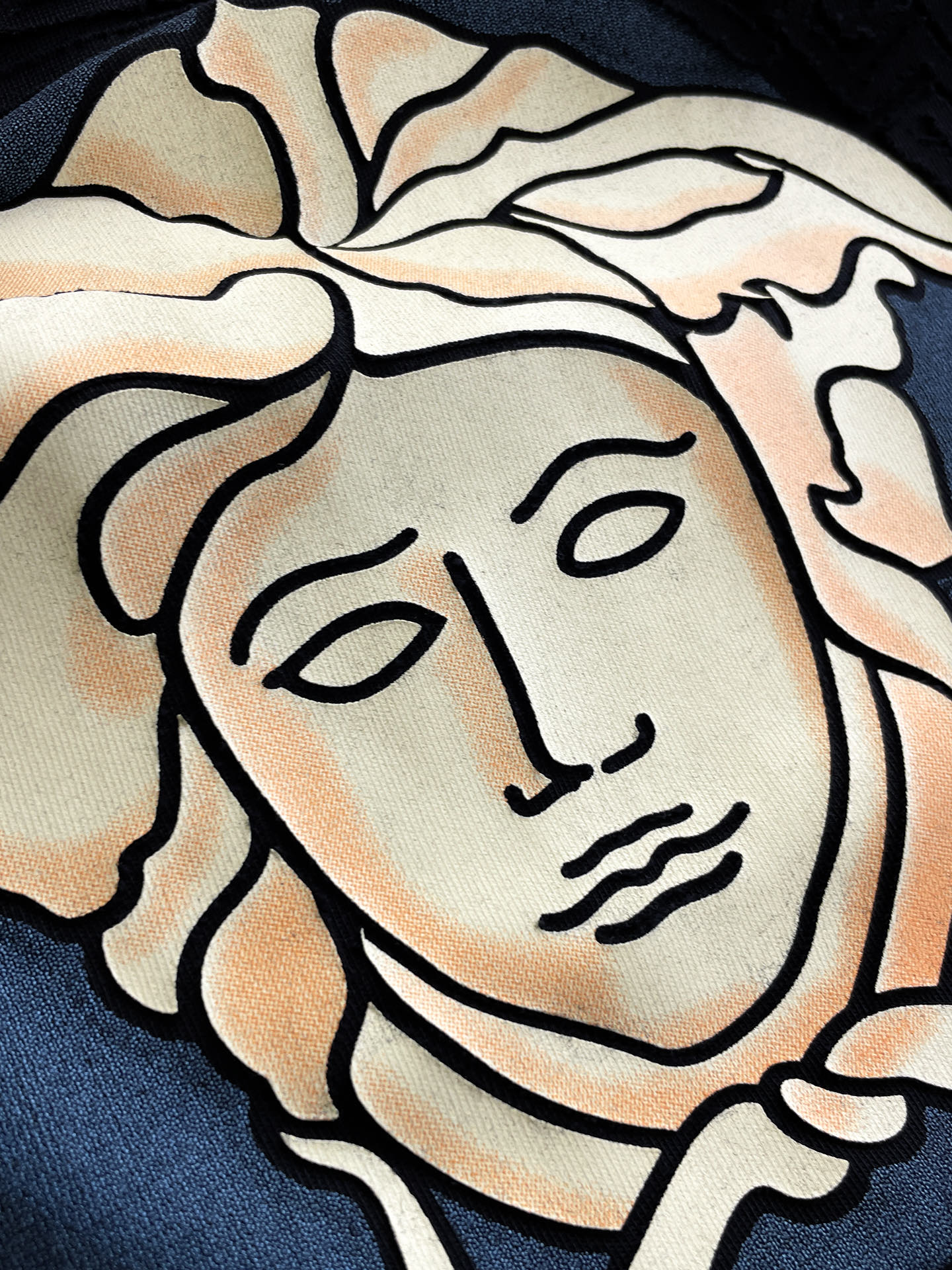 瓦萨Versace26春夏新品专柜首发最新款短袖圆领T恤 高端订制 设计前卫时尚！品牌logo重工艺设计