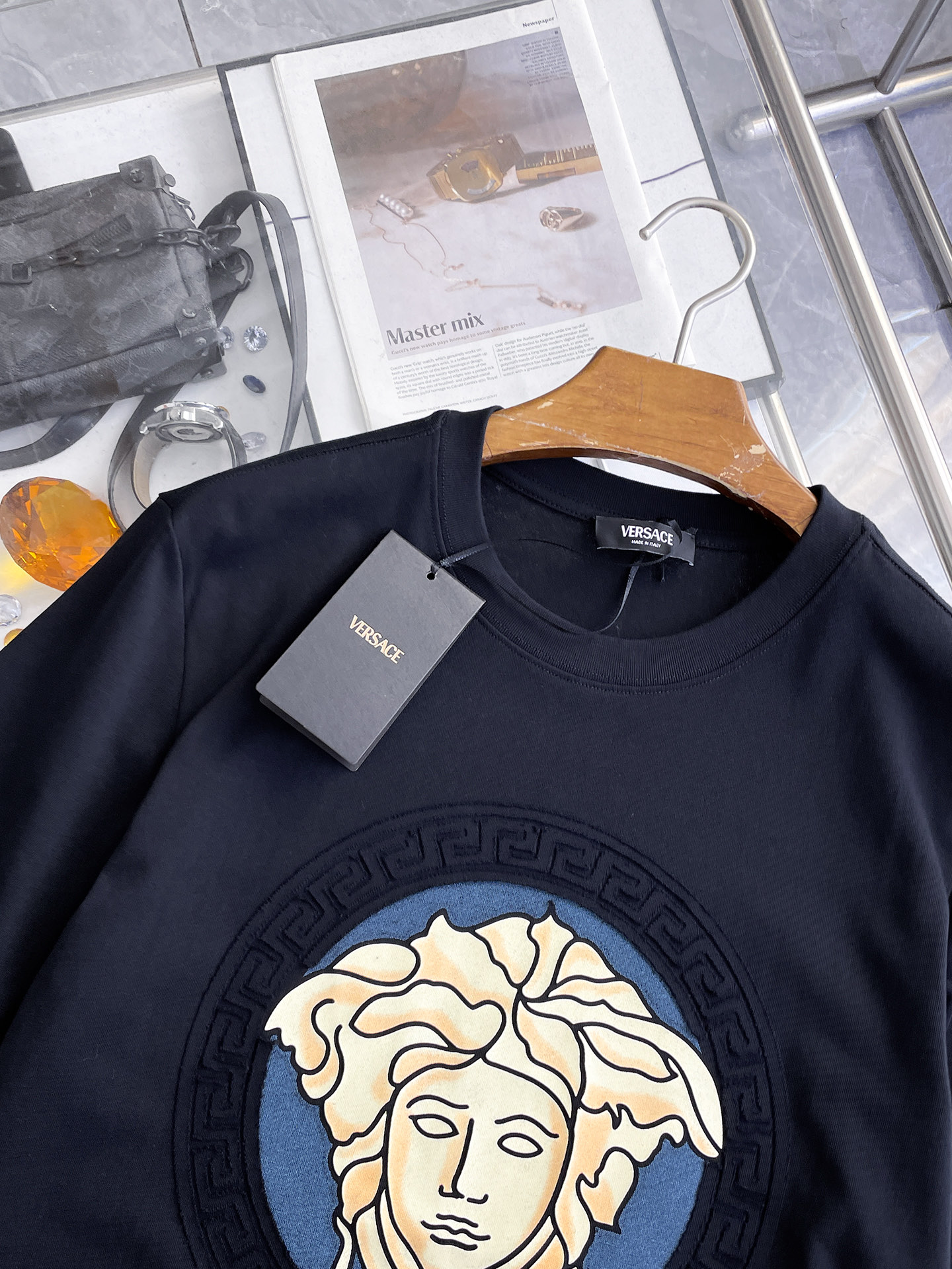 瓦萨Versace26春夏新品专柜首发最新款短袖圆领T恤 高端订制 设计前卫时尚！品牌logo重工艺设计