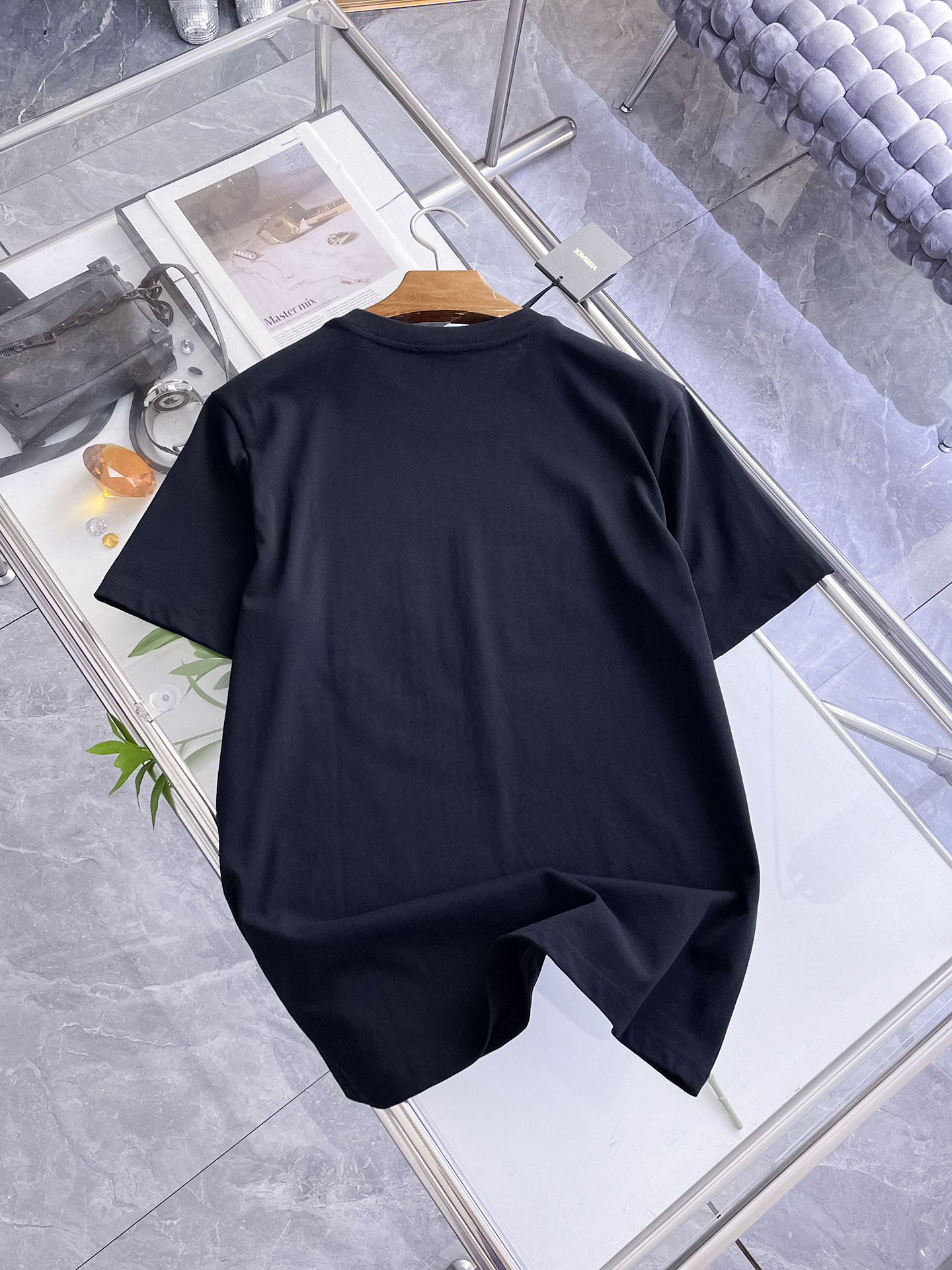 瓦萨Versace26春夏新品专柜首发最新款短袖圆领T恤 高端订制 设计前卫时尚！品牌logo重工艺设计