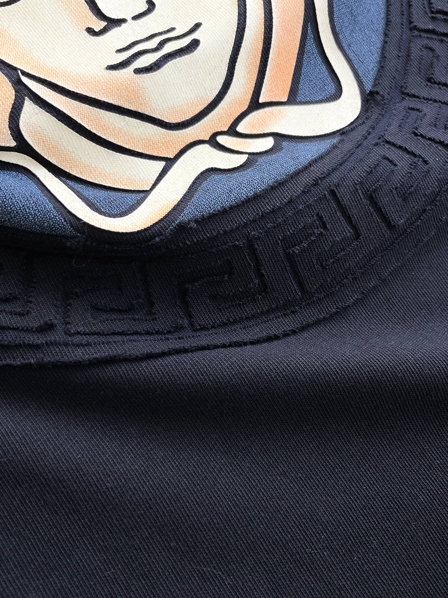 瓦萨Versace26春夏新品专柜首发最新款短袖圆领T恤 高端订制 设计前卫时尚！品牌logo重工艺设计