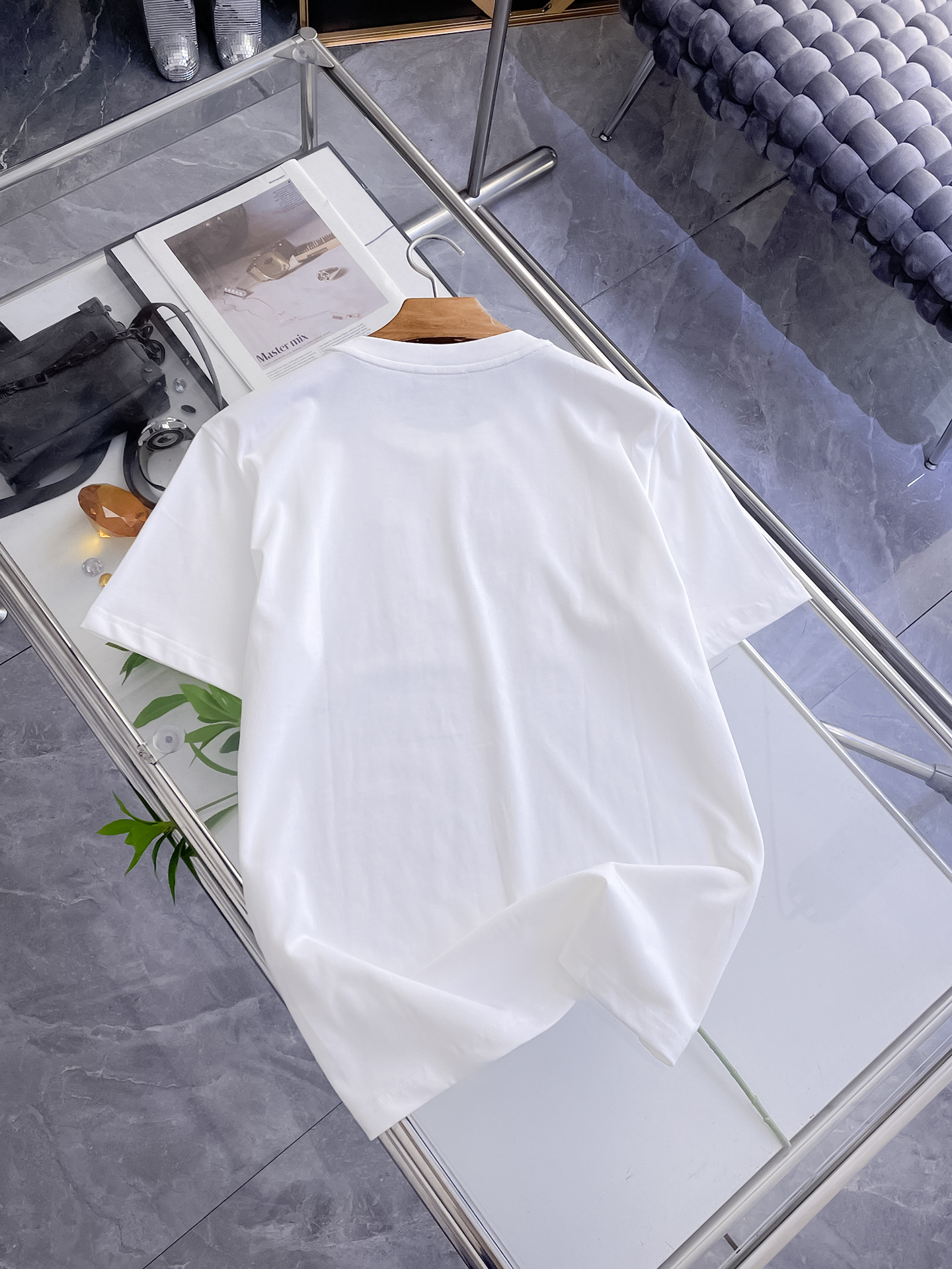 芬迪Fendi26春夏新品专柜首发最新款短袖圆领T恤 高端订制 设计前卫时尚！品牌logo重工艺设计，高