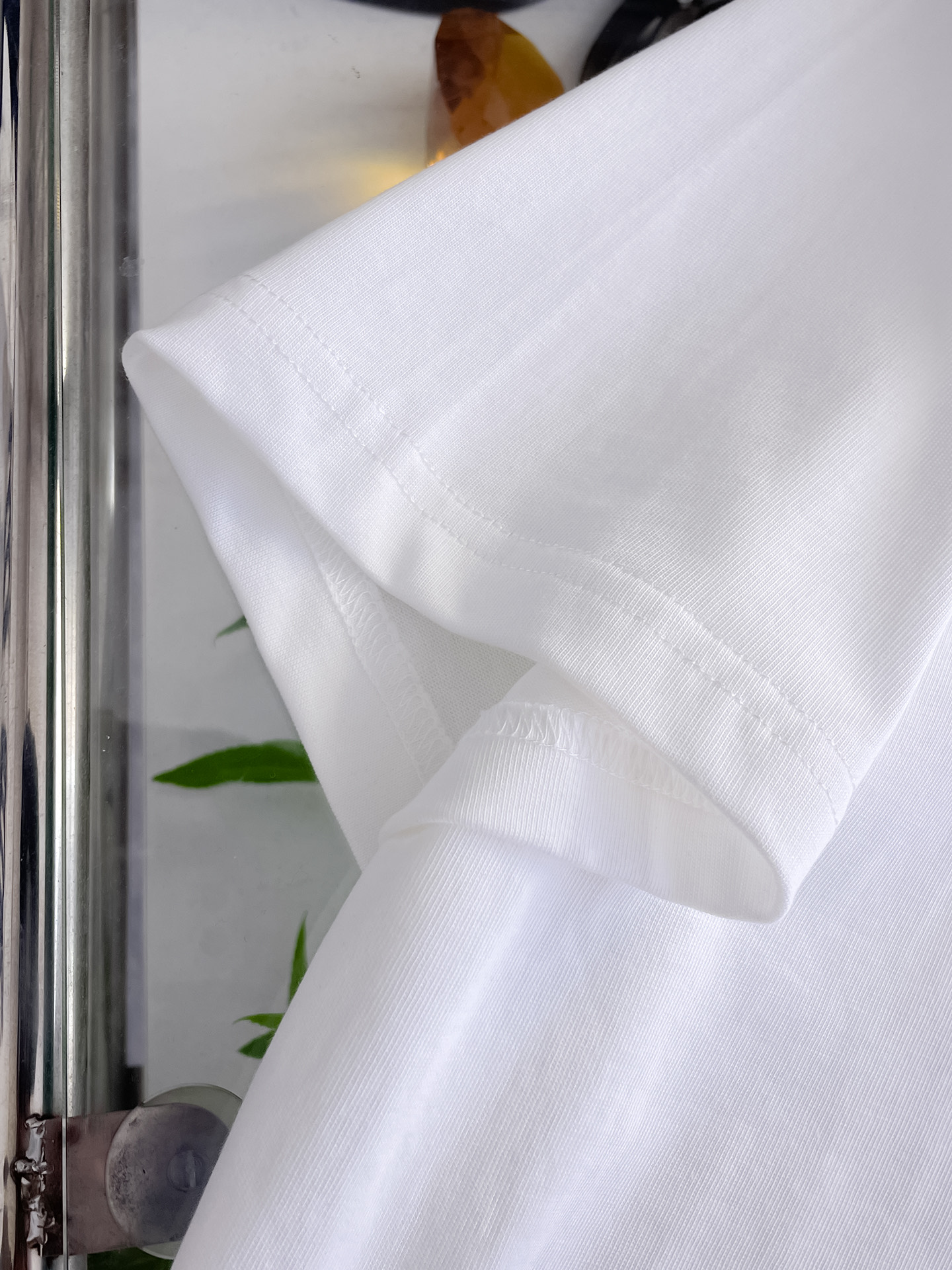 芬迪Fendi26春夏新品专柜首发最新款短袖圆领T恤 高端订制 设计前卫时尚！品牌logo重工艺设计，高