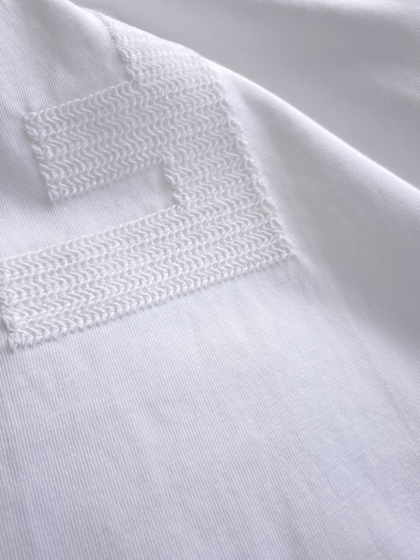 芬迪Fendi26春夏新品专柜首发最新款短袖圆领T恤 高端订制 设计前卫时尚！品牌logo重工艺设计，高