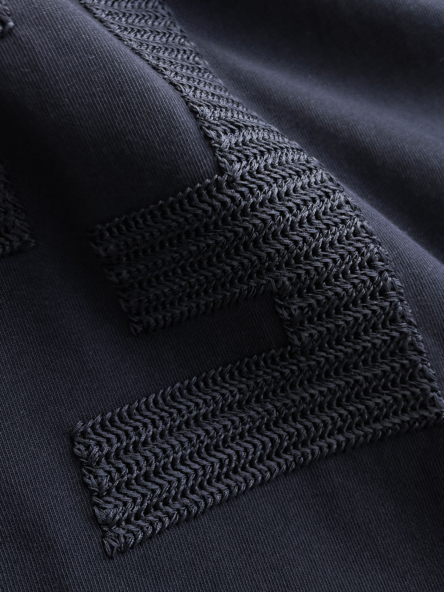 芬迪Fendi26春夏新品专柜首发最新款短袖圆领T恤 高端订制 设计前卫时尚！品牌logo重工艺设计，高