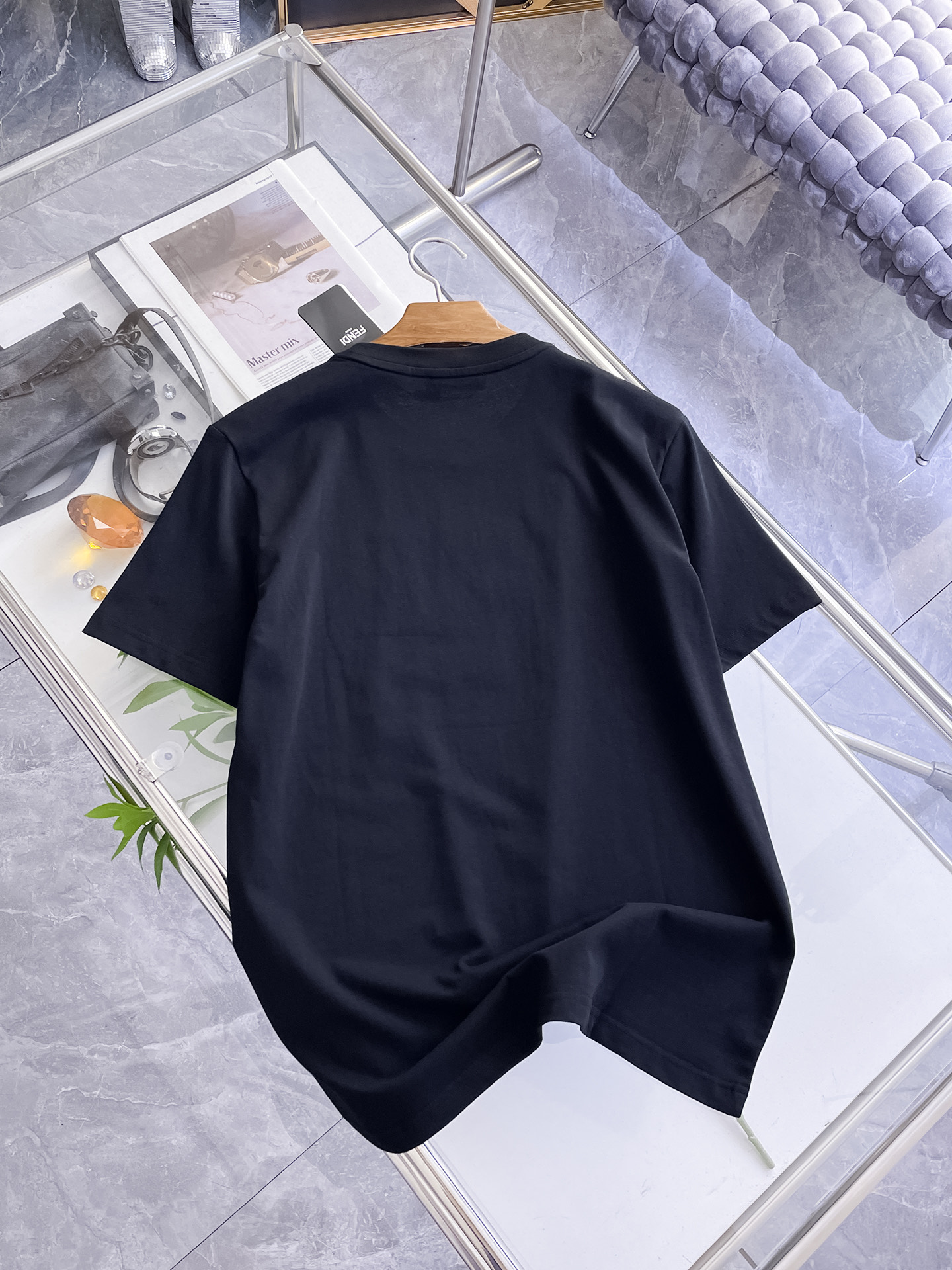 芬迪Fendi26春夏新品专柜首发最新款短袖圆领T恤 高端订制 设计前卫时尚！品牌logo重工艺设计，高